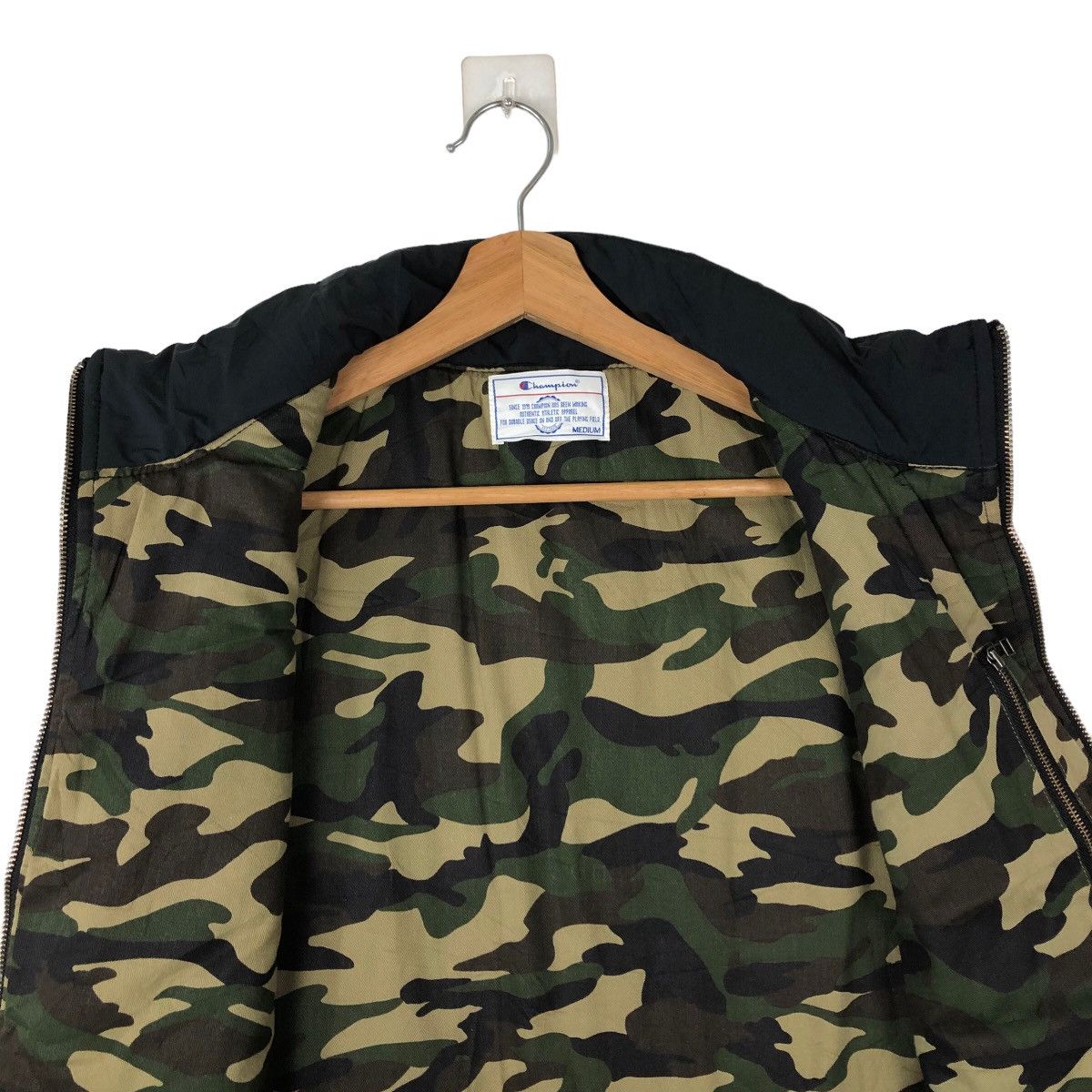Japanese Brand 🔥90’s VINTAGE PUFFER TANK TOP CHAMPION CAMO MILITARY DESIGN Size US M / EU 48-50 / 2 - 10 Thumbnail