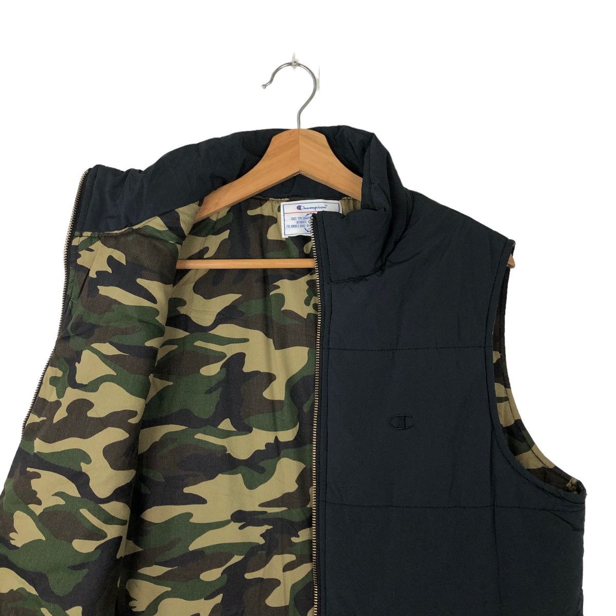 Japanese Brand 🔥90’s VINTAGE PUFFER TANK TOP CHAMPION CAMO MILITARY DESIGN Size US M / EU 48-50 / 2 - 9 Thumbnail
