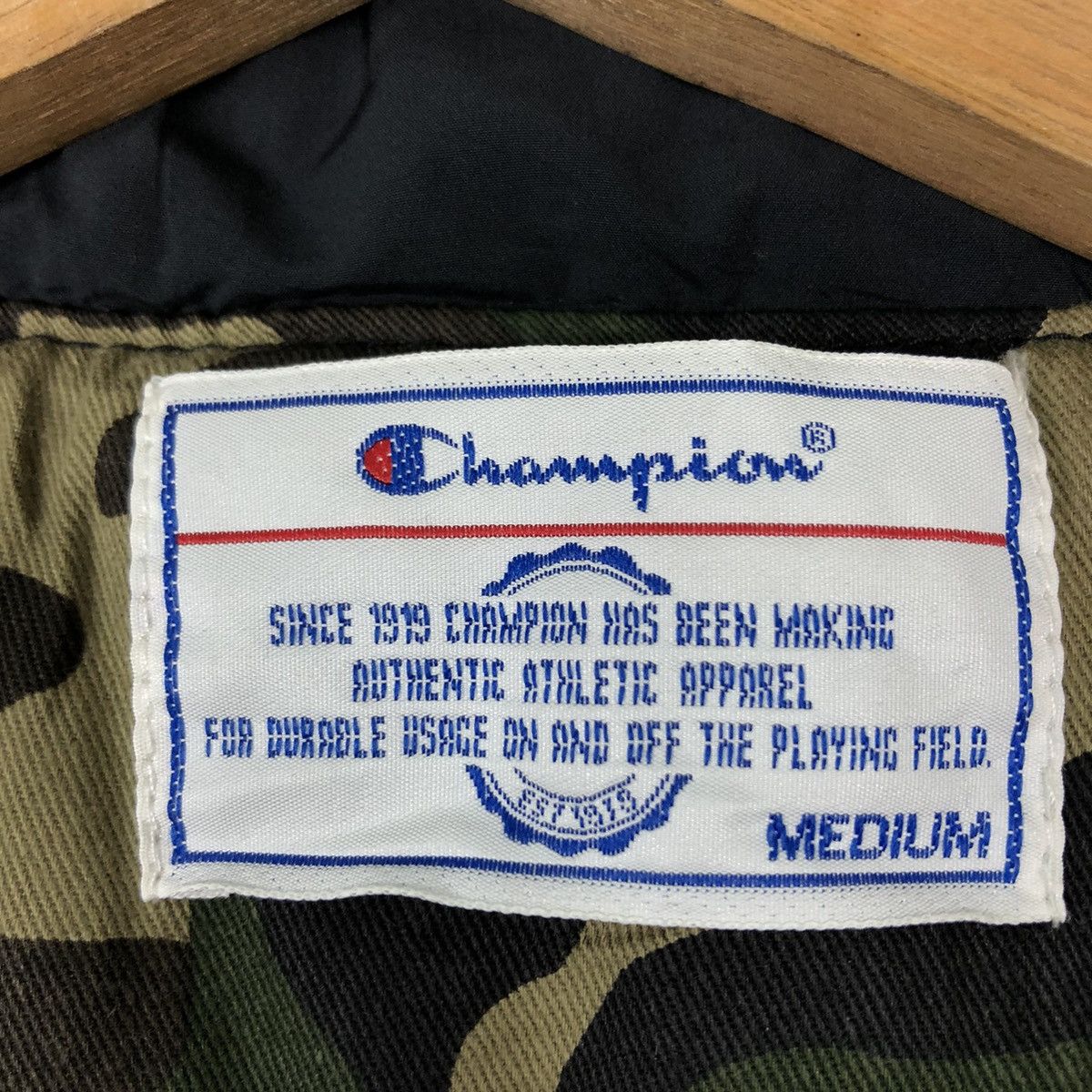Japanese Brand 🔥90’s VINTAGE PUFFER TANK TOP CHAMPION CAMO MILITARY DESIGN Size US M / EU 48-50 / 2 - 11 Thumbnail