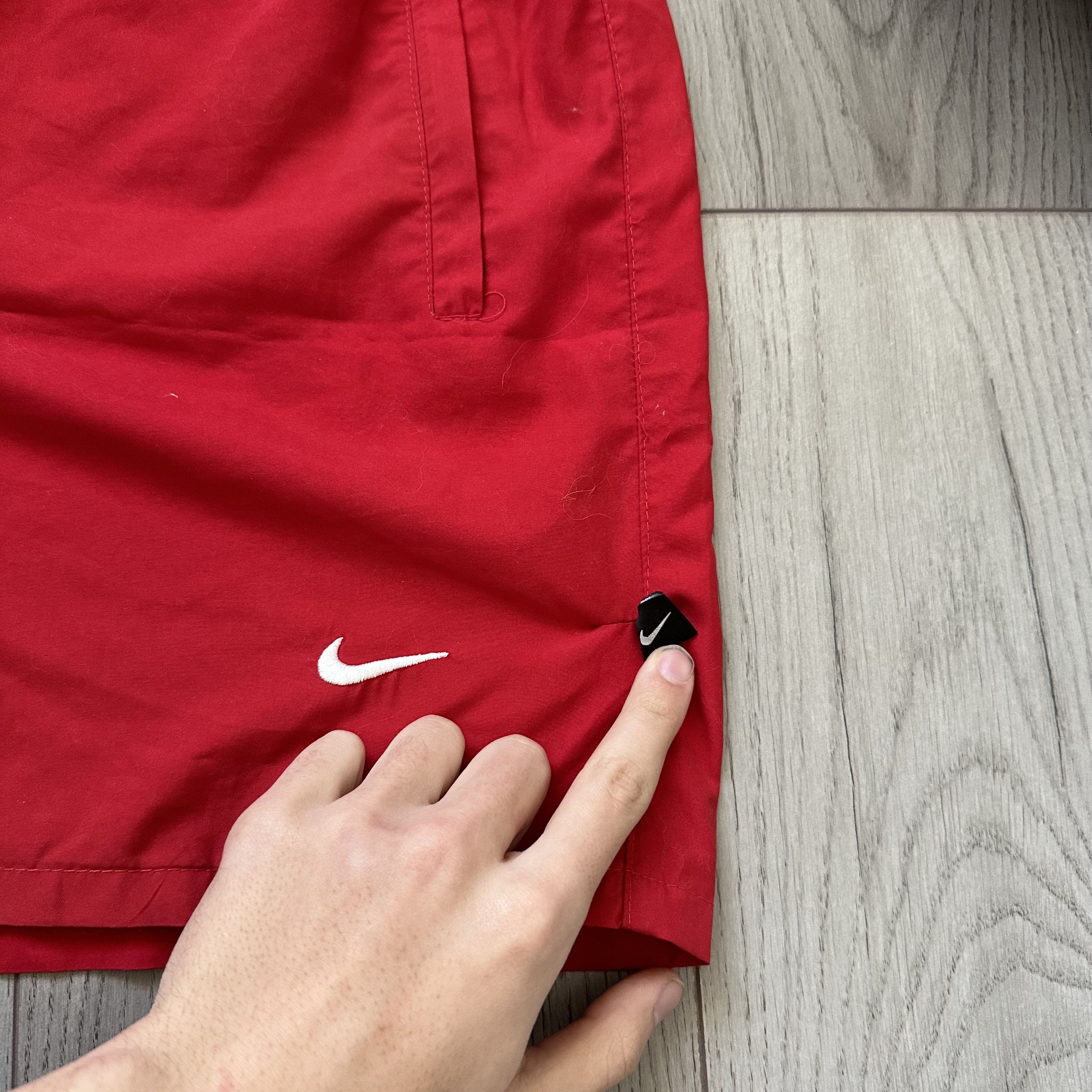Nike Rare Nike 90s Vintage Nylon White Swoosh Shorts in Red Size US 34 / EU 50 - 3 Thumbnail