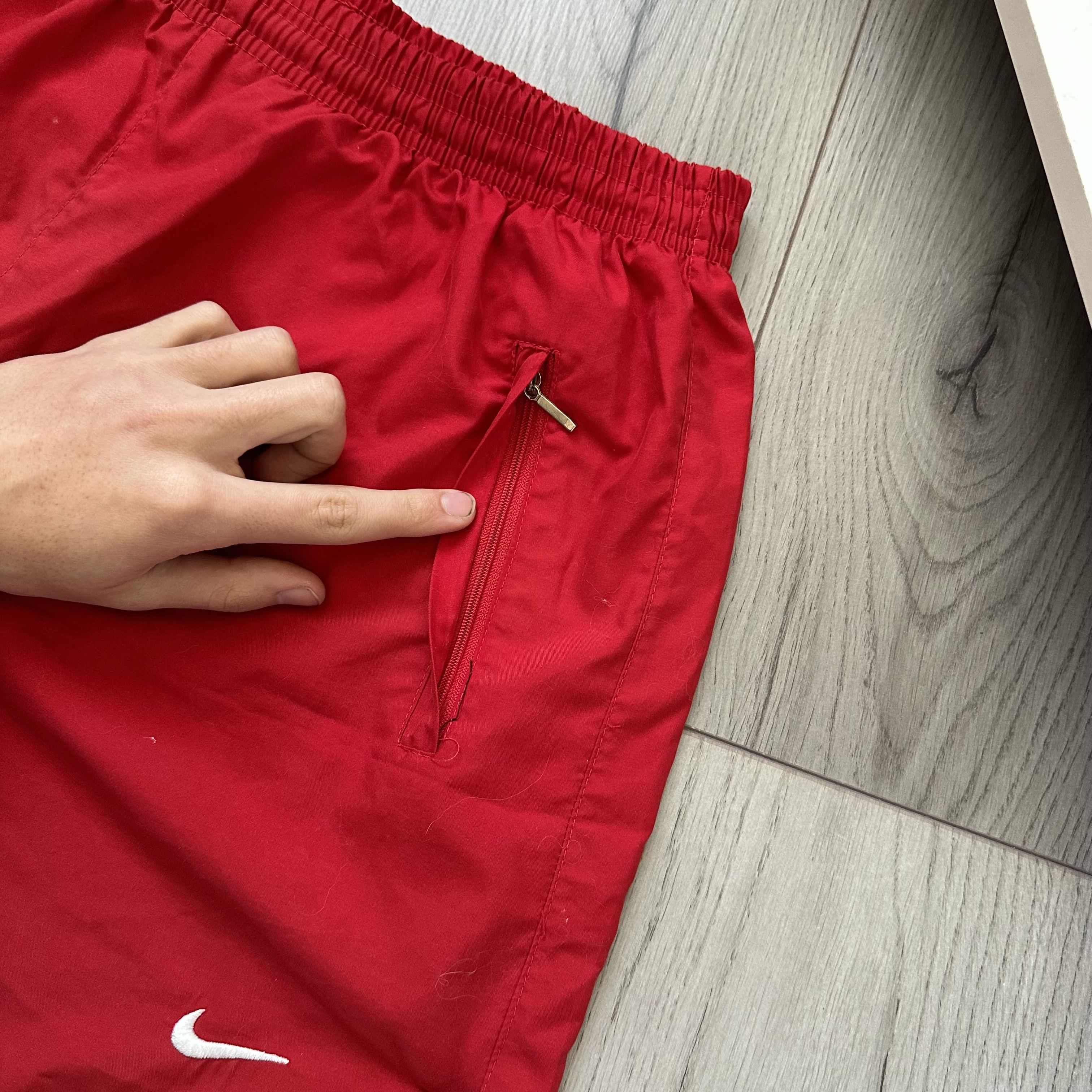 Nike Rare Nike 90s Vintage Nylon White Swoosh Shorts in Red Size US 34 / EU 50 - 4 Thumbnail