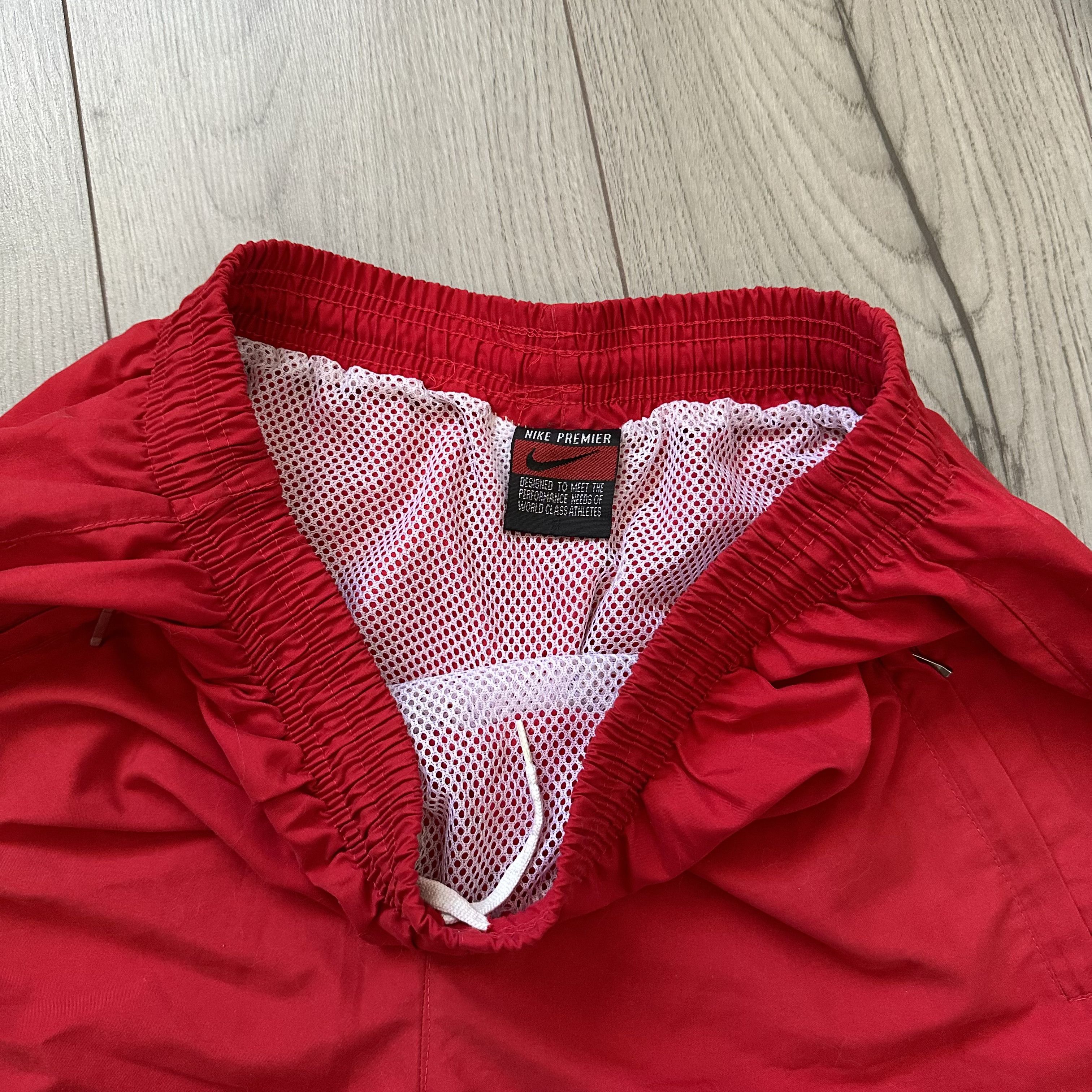 Nike Rare Nike 90s Vintage Nylon White Swoosh Shorts in Red Size US 34 / EU 50 - 5 Thumbnail