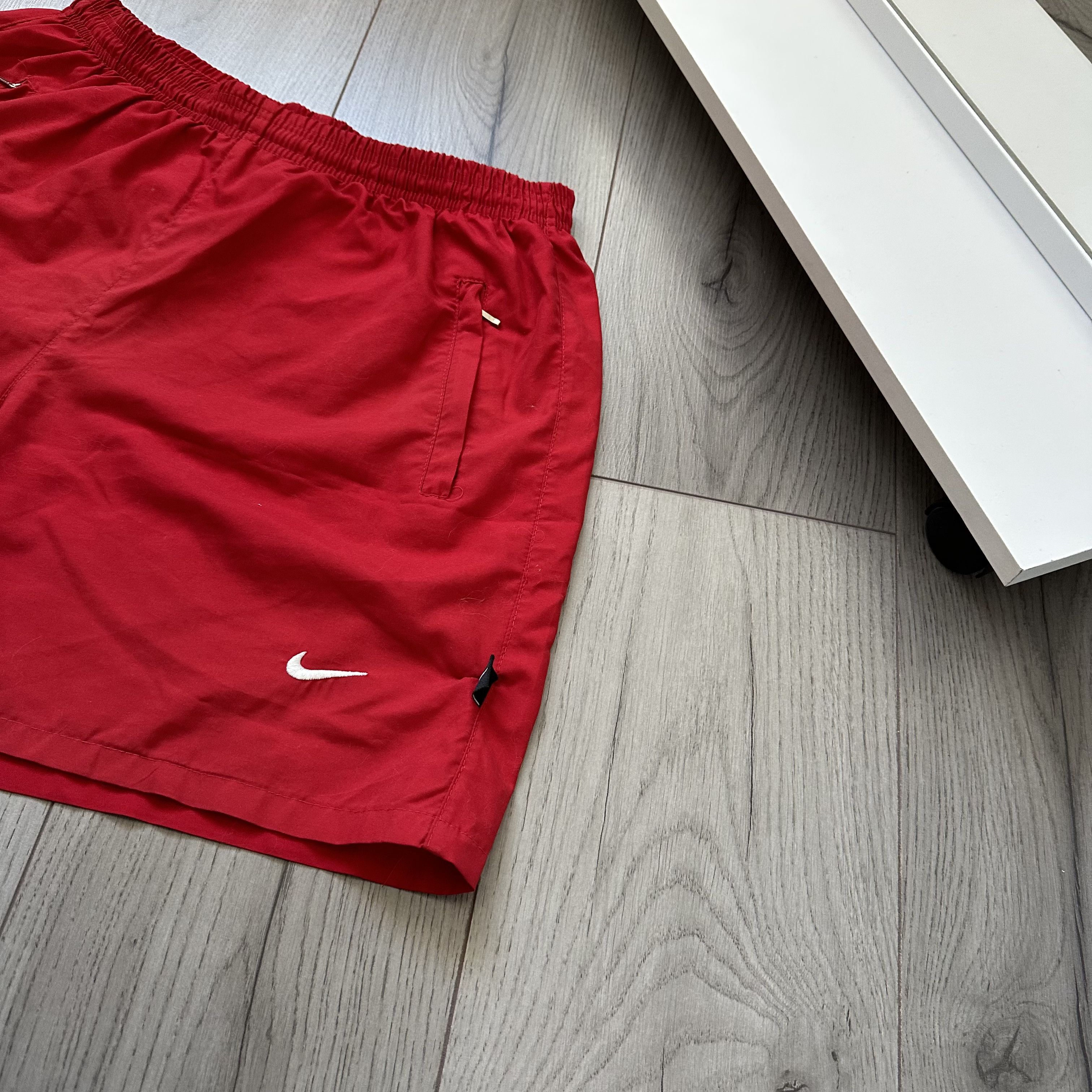 Nike Rare Nike 90s Vintage Nylon White Swoosh Shorts in Red Size US 34 / EU 50 - 2 Thumbnail