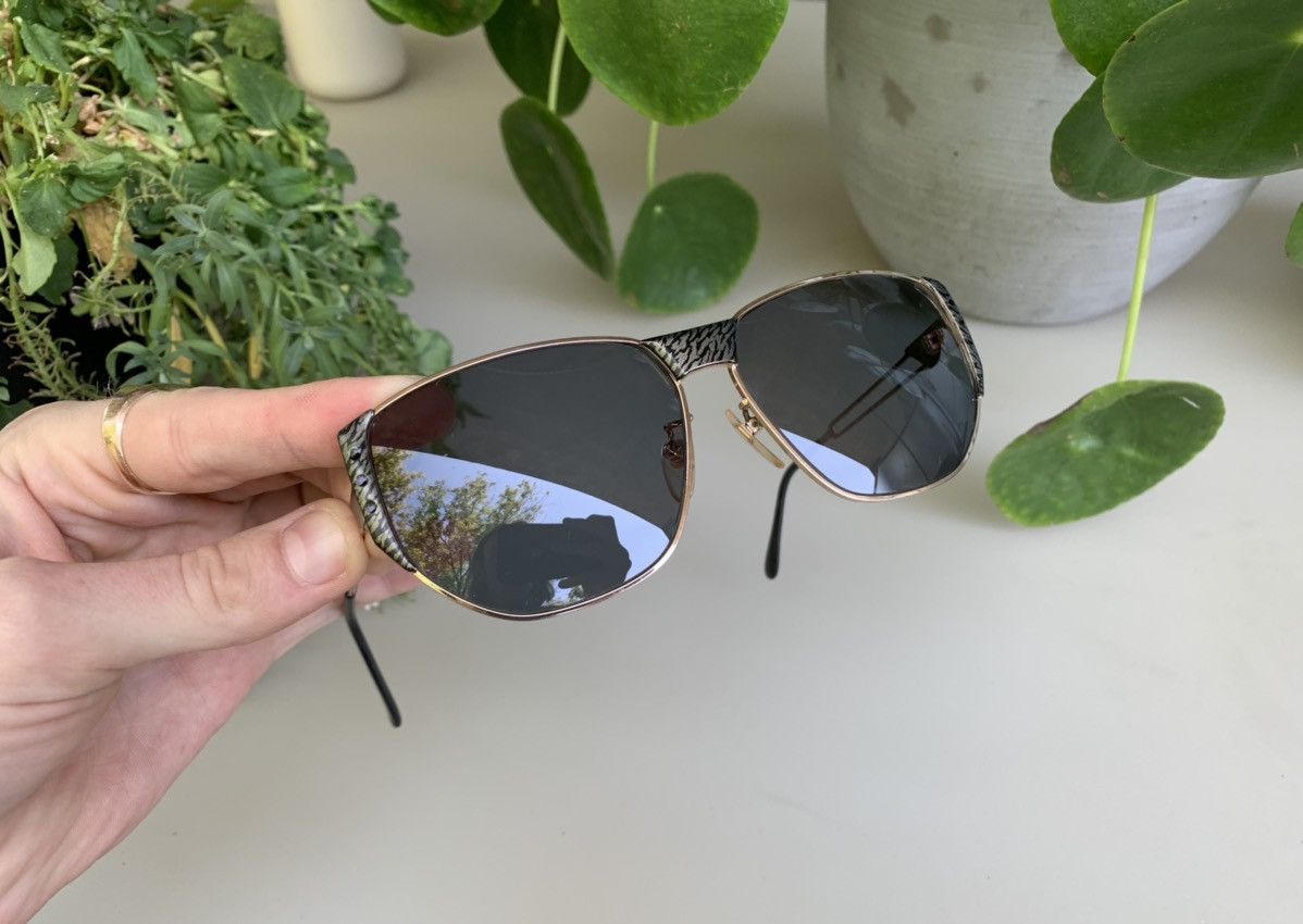Valentino 1980s Vintage Valentino Sunglasses Metal Aviator 5419 Case Size ONE SIZE - 23 Thumbnail