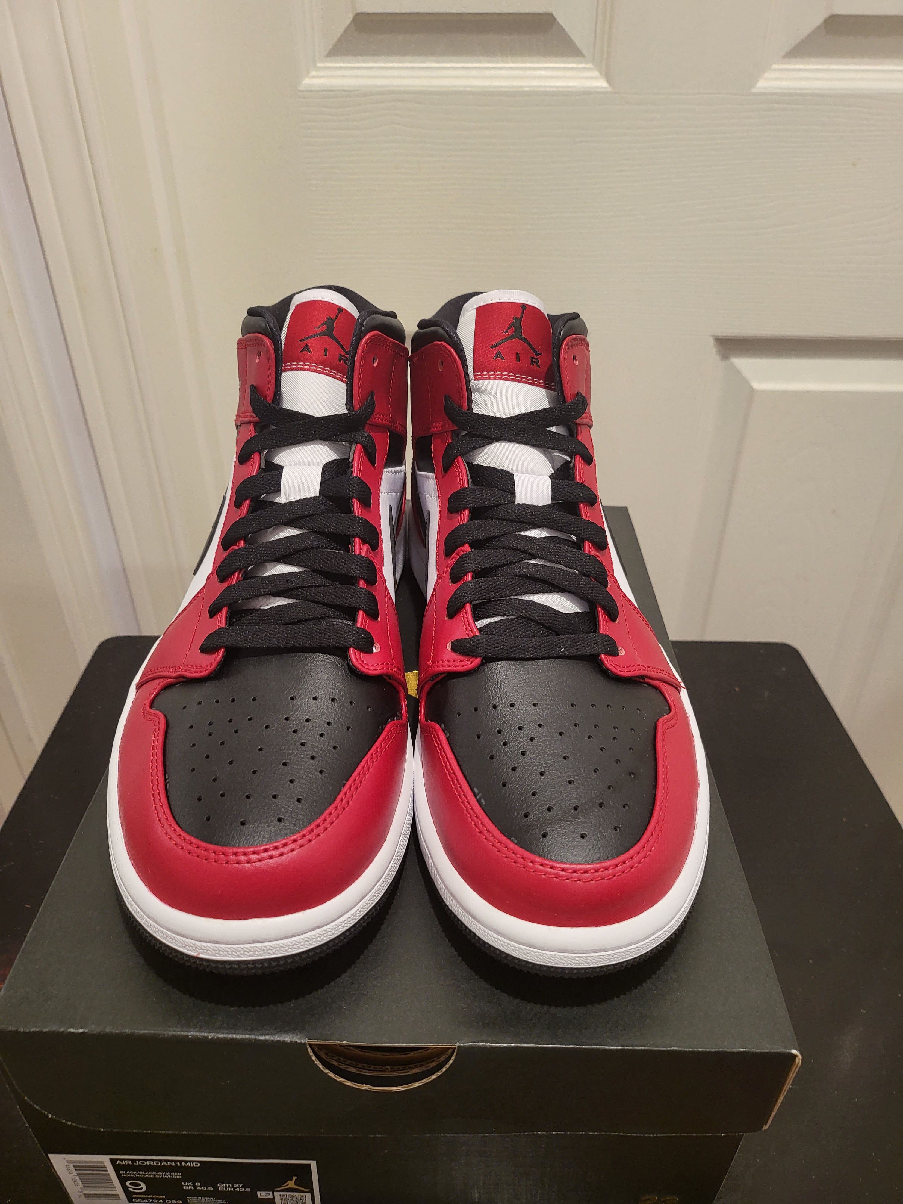 Nike Air Jordan 1 Mid Chicago Toe Size US 9 / EU 42 - 3 Thumbnail