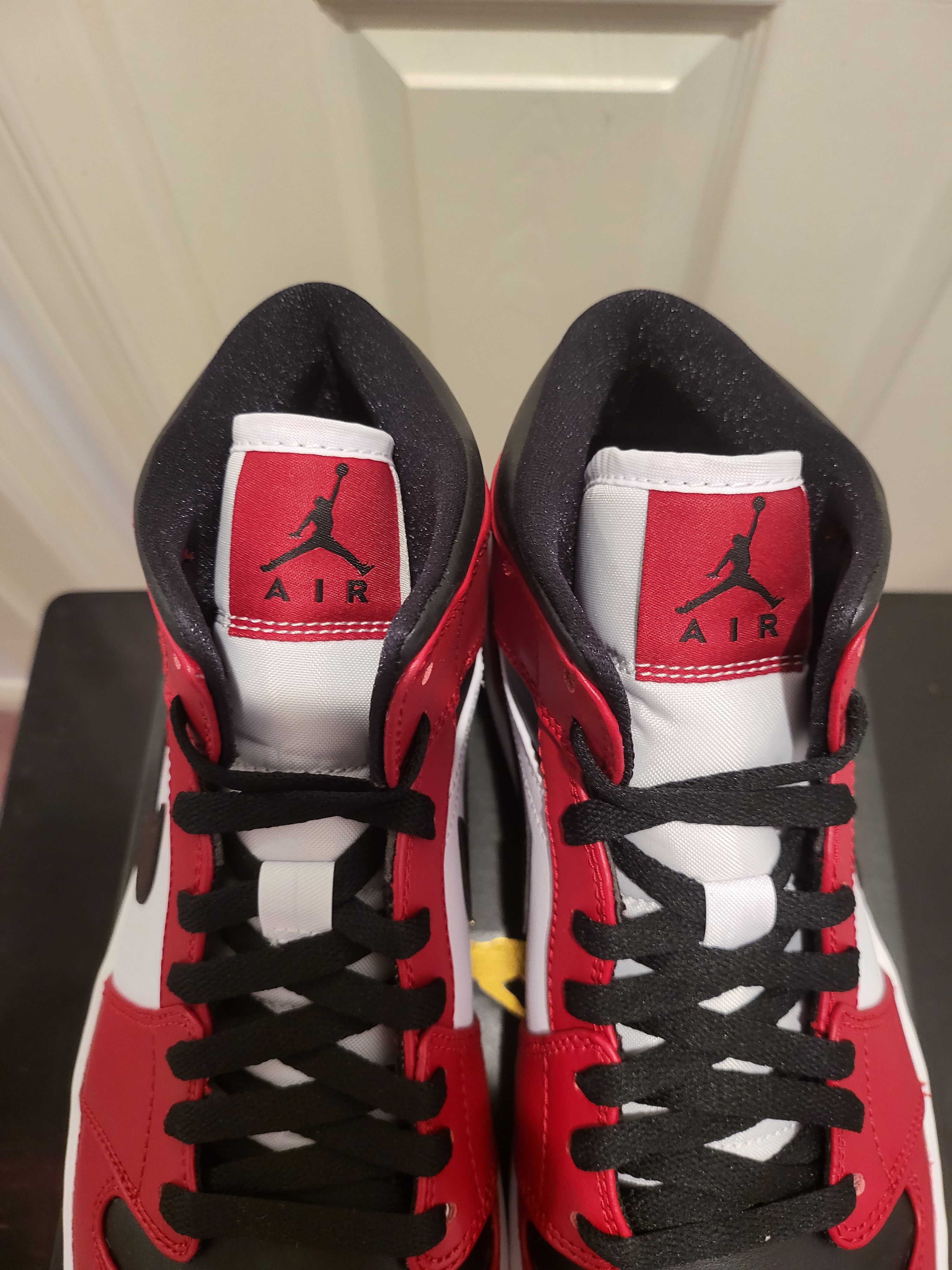 Nike Air Jordan 1 Mid Chicago Toe Size US 9 / EU 42 - 5 Thumbnail