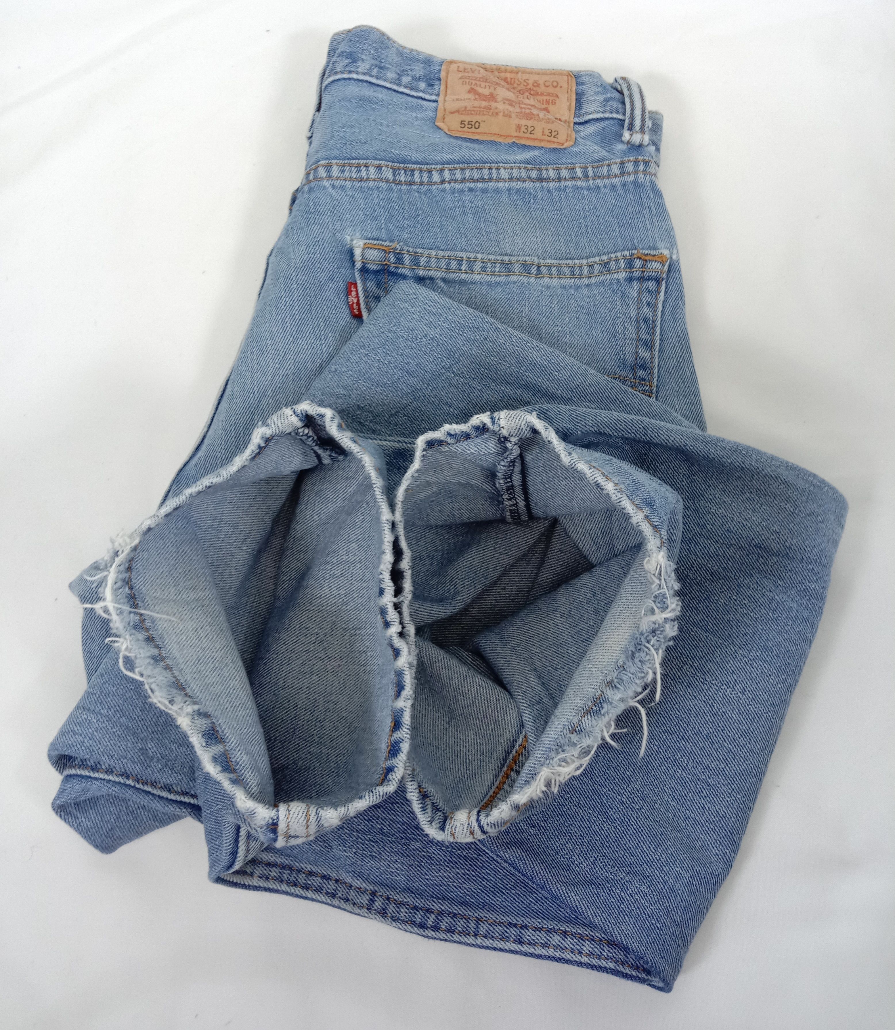 Levi's Vintage Levi's 550 Jeans Light Wash Relaxed Fit Denim Size US 32 / EU 48 - 16 Thumbnail