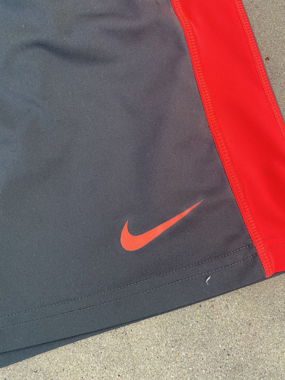 Nike Vinatge Nike basketball shorts Size US 34 / EU 50 - 2 Thumbnail