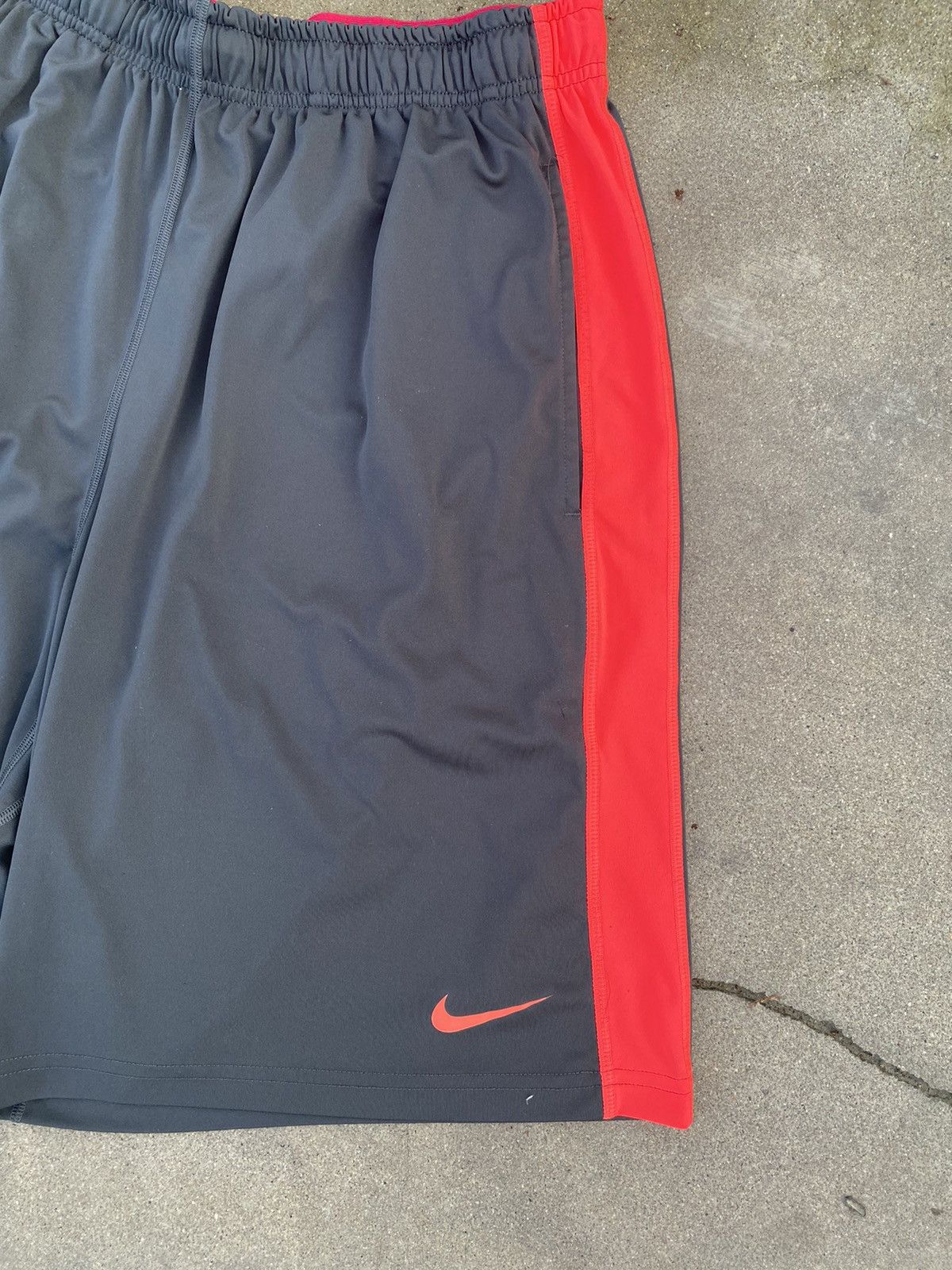 Nike Vinatge Nike basketball shorts Size US 34 / EU 50 - 3 Thumbnail