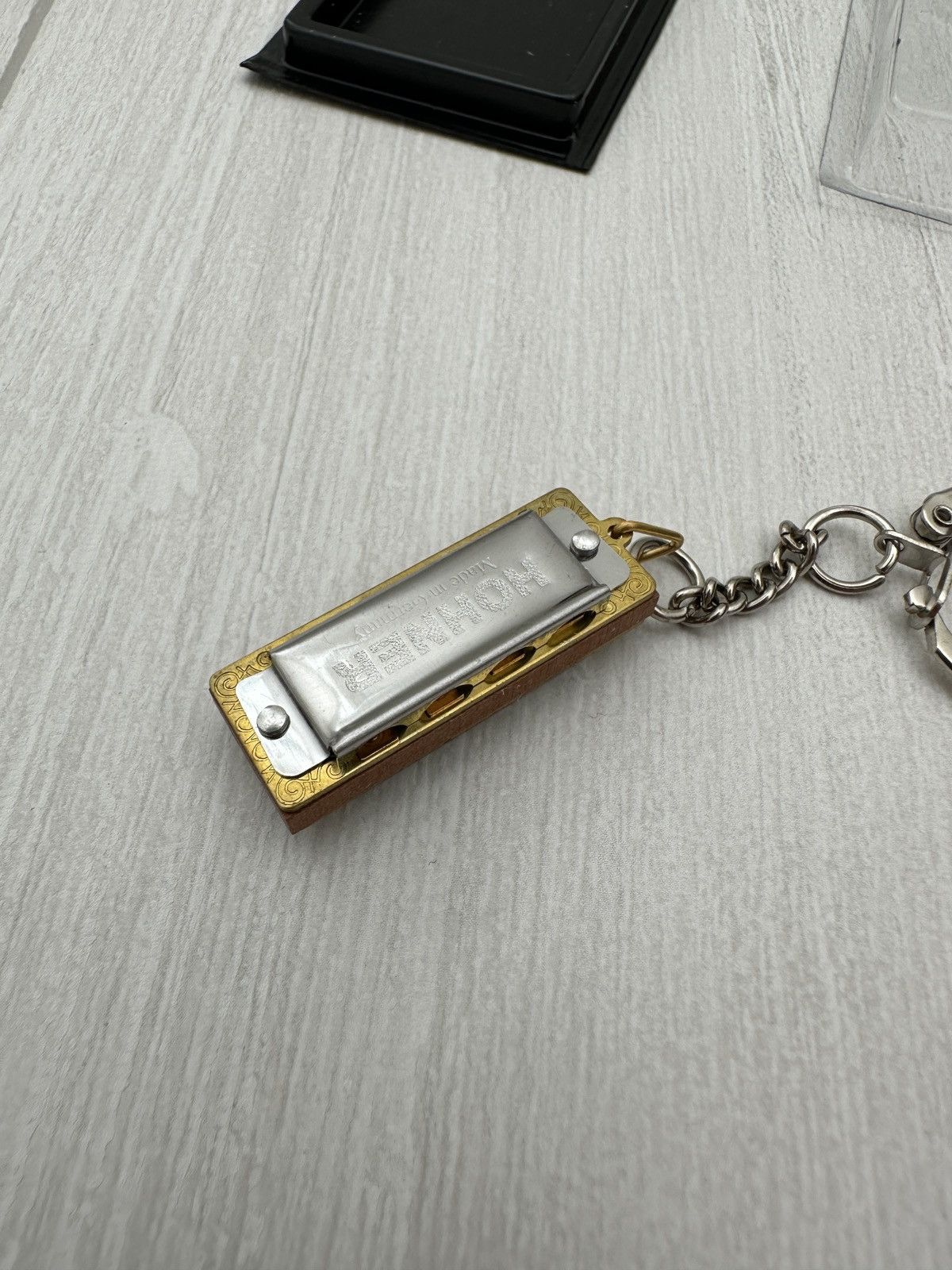 Supreme Supreme x Hohner Keychain Silver FW20 Size ONE SIZE - 3 Thumbnail