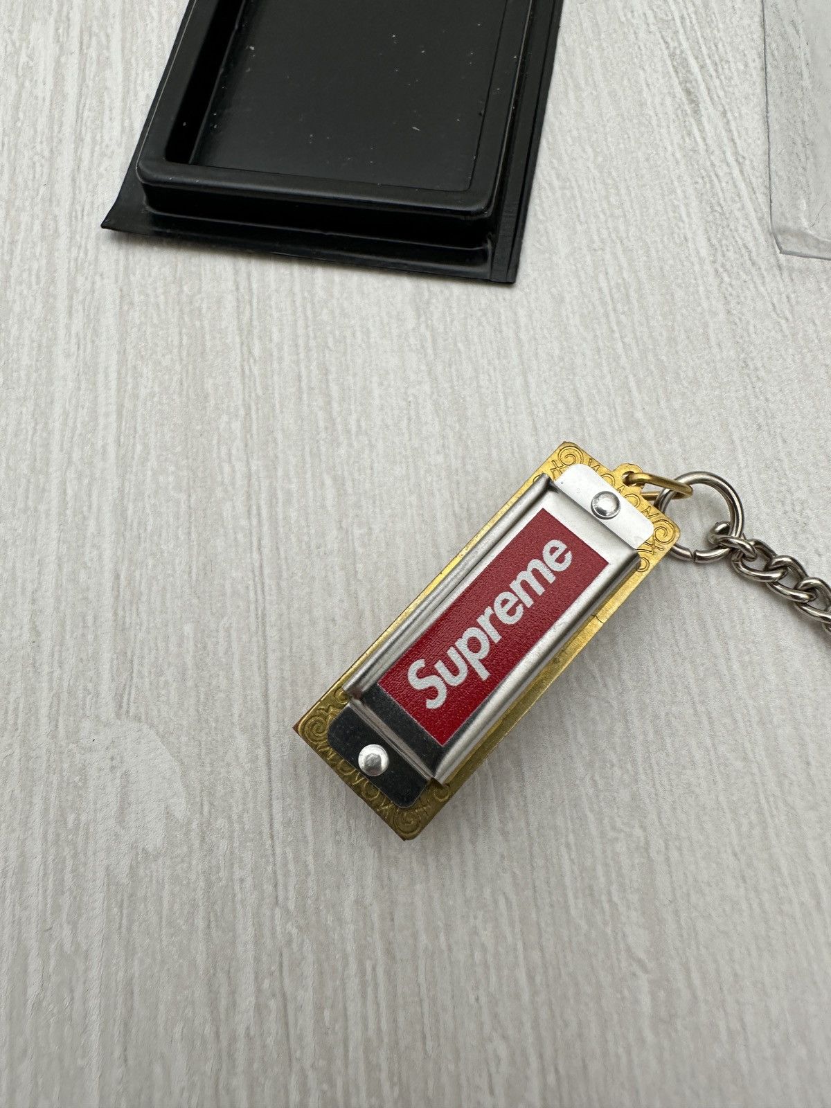 Supreme Supreme x Hohner Keychain Silver FW20 Size ONE SIZE - 2 Thumbnail