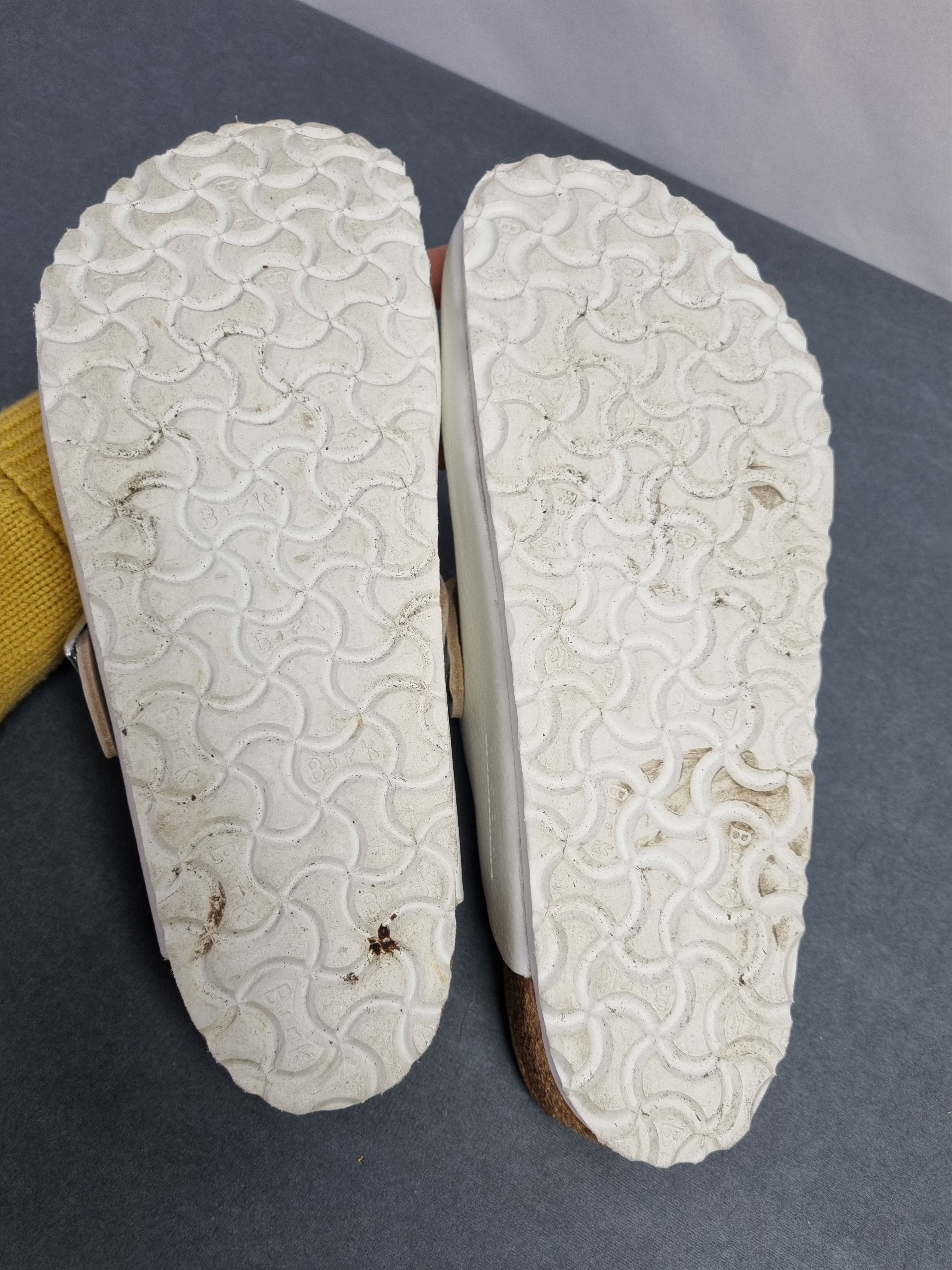 Birkenstock Birkenstock Leather White Sandals Slipons Size US 8 / EU 41 - 13 Thumbnail
