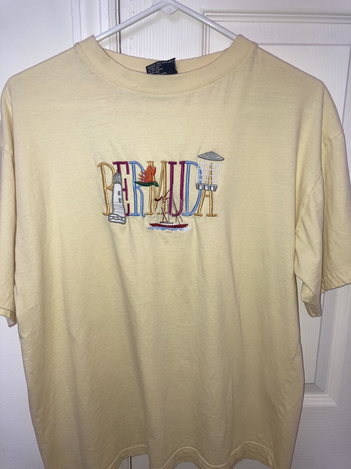 Vintage Vintage Bermuda T-Shirt Size US L / EU 52-54 / 3 - 4 Thumbnail