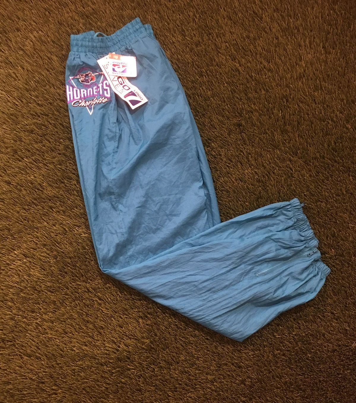 Logo 7 × Vintage Vintage NBA '95 Charlotte Hornets Windbreaker Pants Size US 34 / EU 50 - 1 Thumbnail