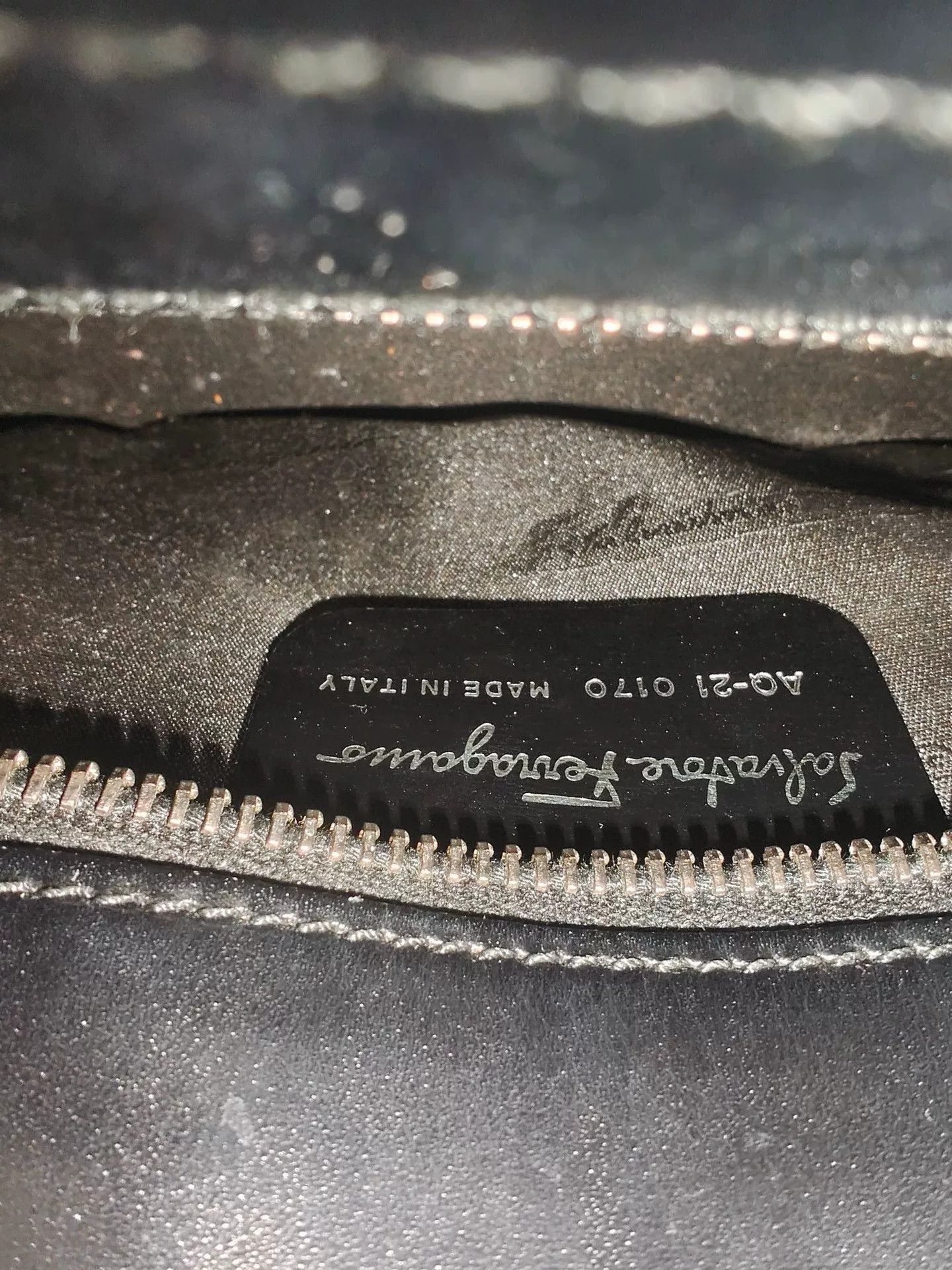 Salvatore Ferragamo Ferragamo Black U-shaped Hobo Box Leather Bag Size ONE SIZE - 8 Thumbnail