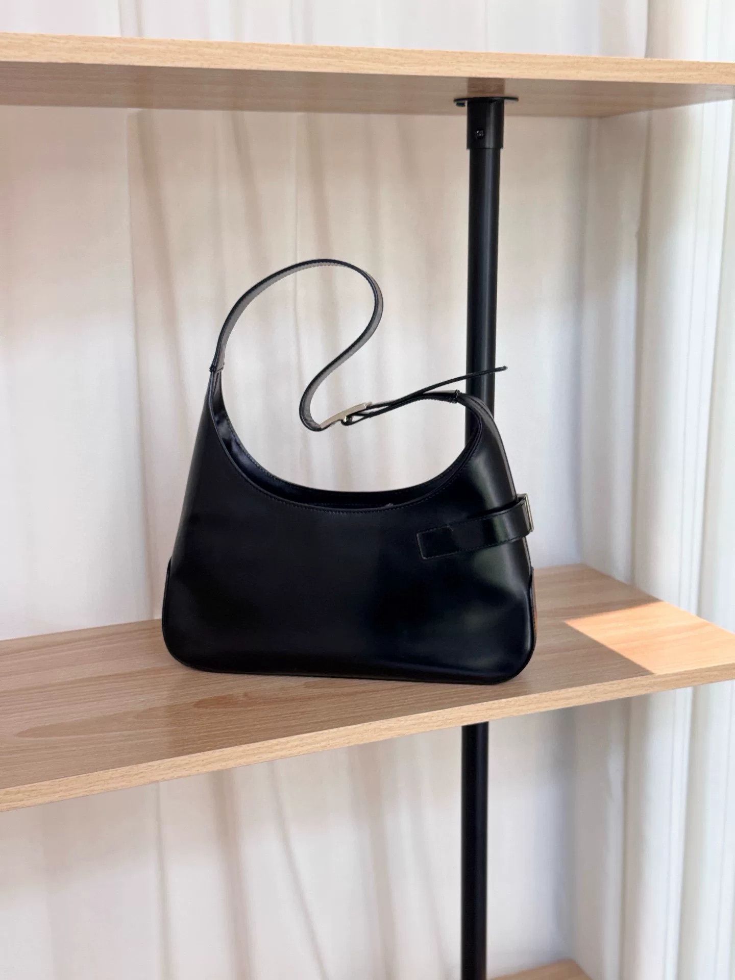 Salvatore Ferragamo Ferragamo Black U-shaped Hobo Box Leather Bag Size ONE SIZE - 4 Thumbnail