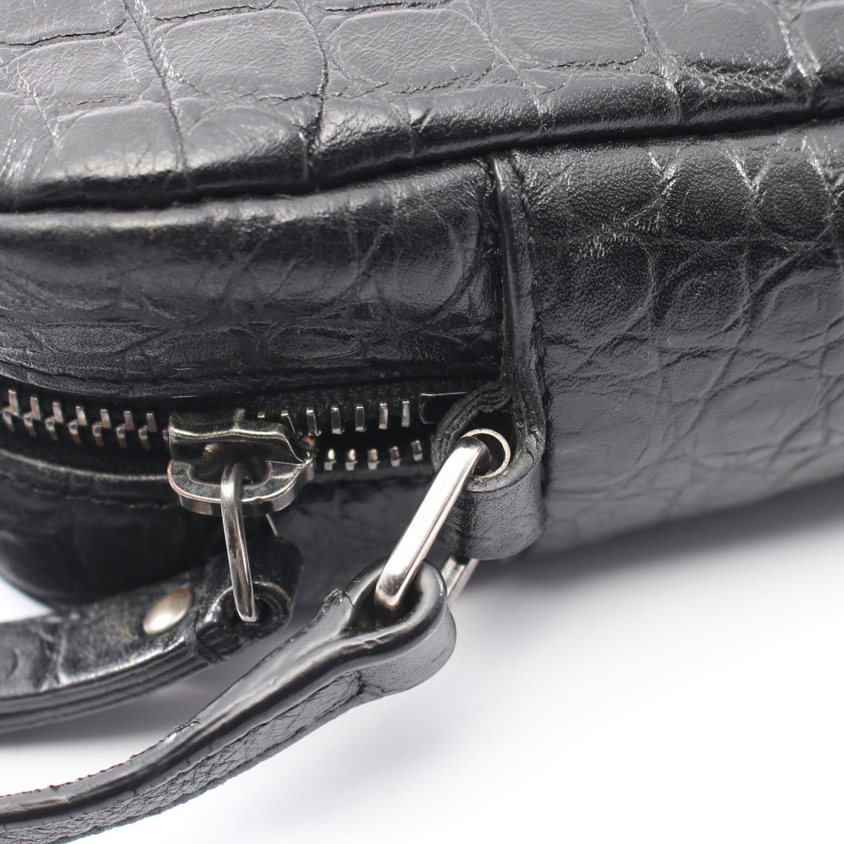 Yves Saint Laurent Yves Saint Laurent Saint Laurent Paris LOU Monogram leather camera bag Leather Shoulder Bag 505730 DUTY FREE for USA Size ONE SIZE - 7 Thumbnail