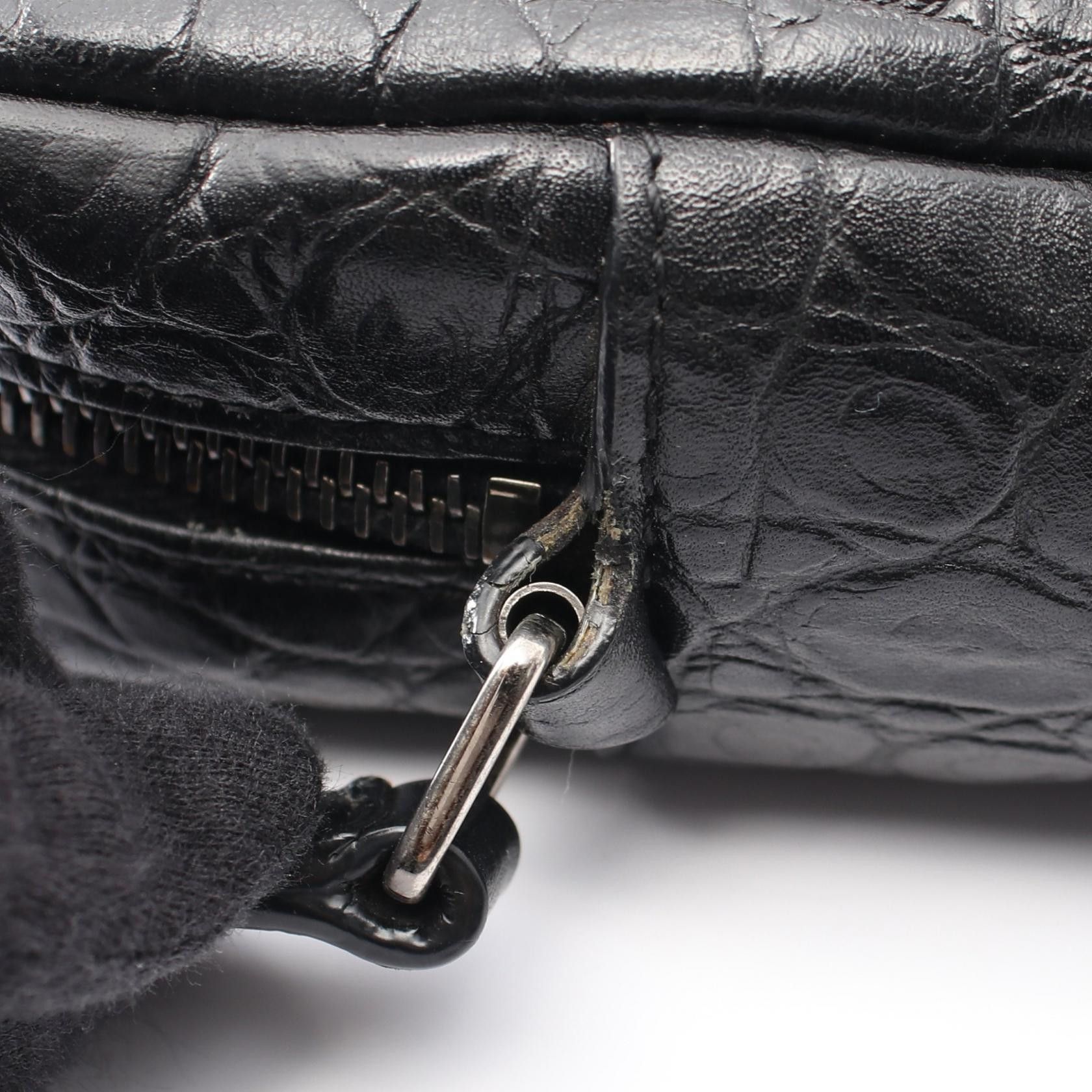 Yves Saint Laurent Yves Saint Laurent Saint Laurent Paris LOU Monogram leather camera bag Leather Shoulder Bag 505730 DUTY FREE for USA Size ONE SIZE - 6 Thumbnail