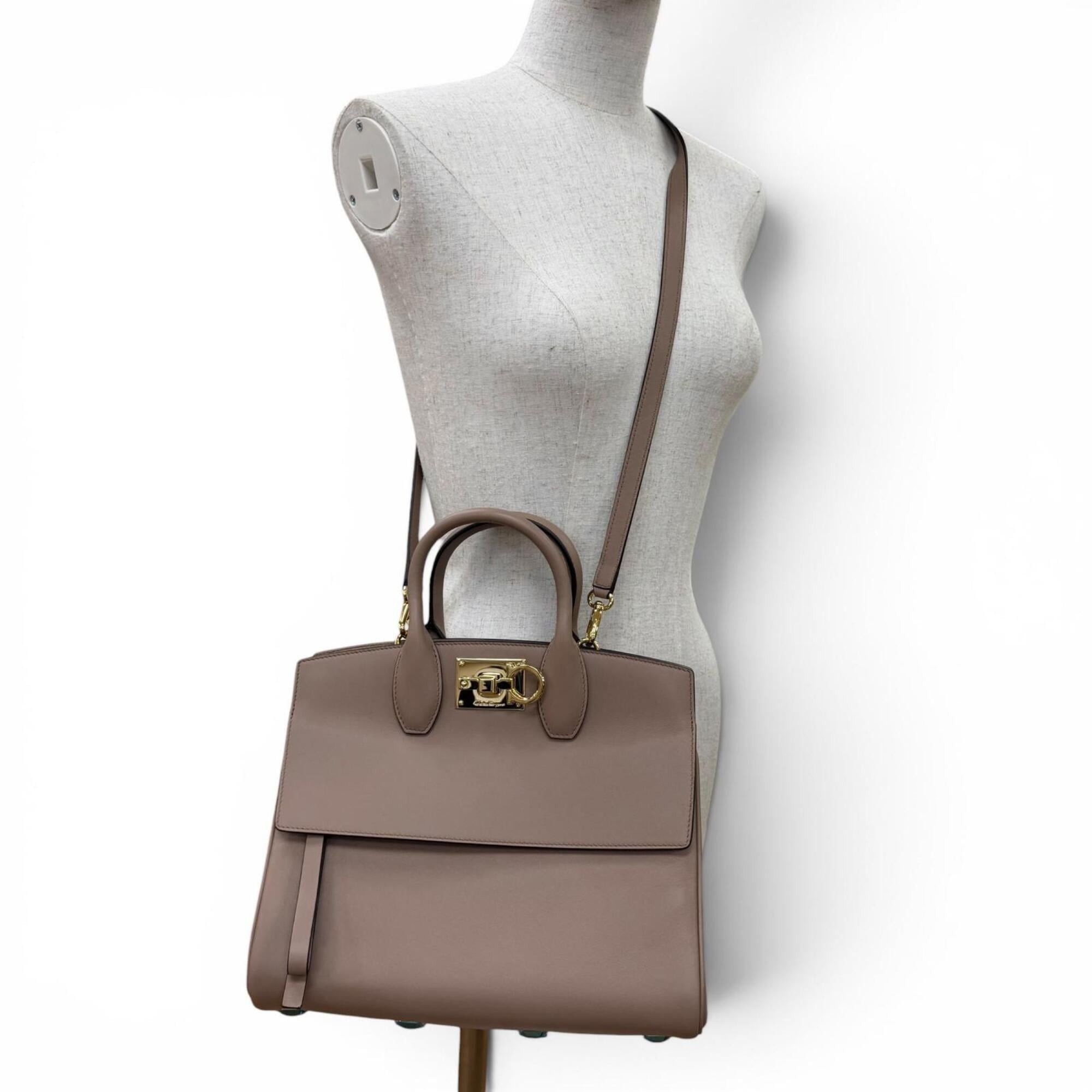 Salvatore Ferragamo Salvatore Ferragamo Studio Gancini Soft Leather 2-Way Shoulder Bag/Handbag, Brown, Made in Italy, Women's, with Dust Bag. Size ONE SIZE - 9 Thumbnail