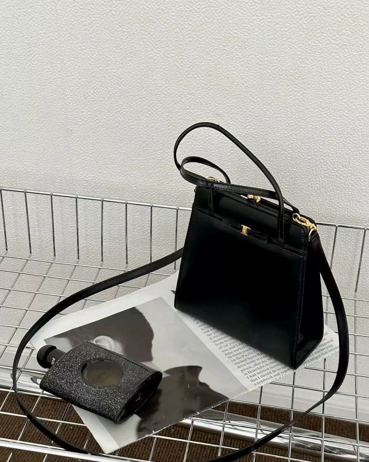 Salvatore Ferragamo Ferragamo Vintage Black Gold Box Bow 2way Bag Size ONE SIZE - 4 Thumbnail