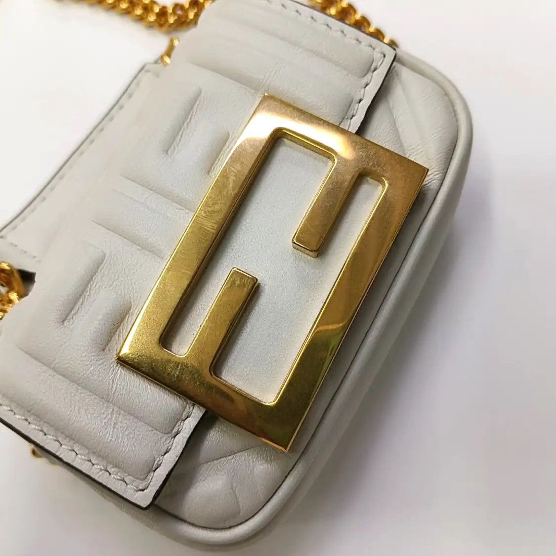 Fendi FENDI Baguette white sheepskin monogram shoulder bag crossbody bag gold hardware Size ONE SIZE - 10 Thumbnail