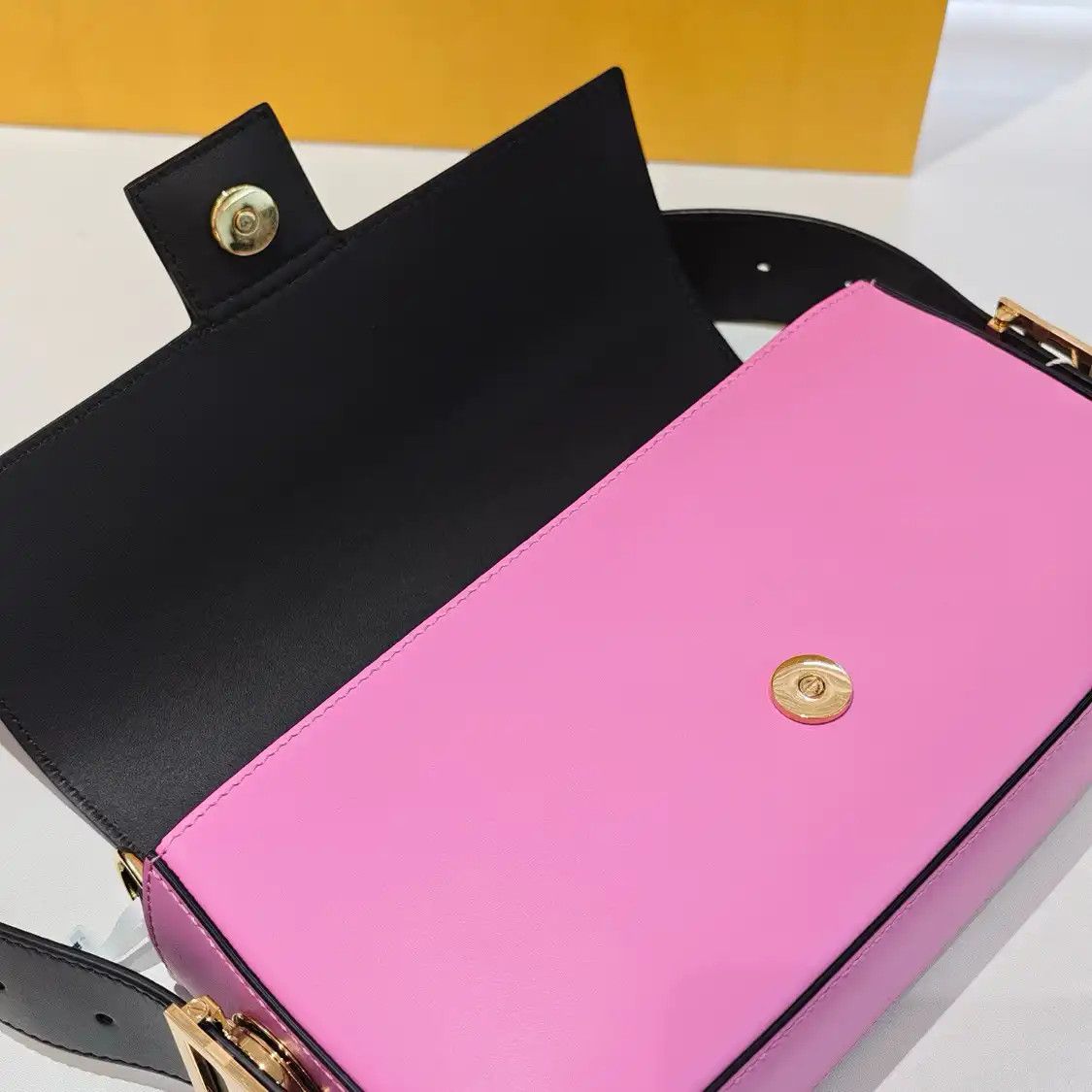 Fendi FENDI Baguette pink leather crossbody bag Size ONE SIZE - 10 Thumbnail