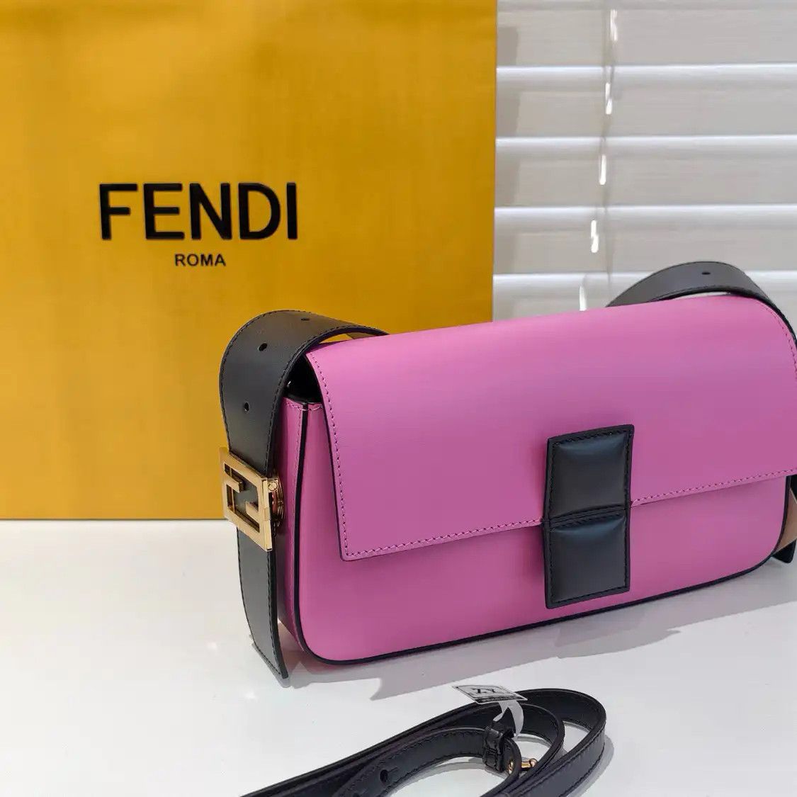 Fendi FENDI Baguette pink leather crossbody bag Size ONE SIZE - 4 Thumbnail