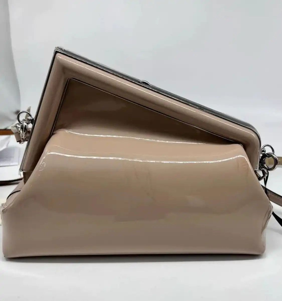 Fendi FENDI First beige patent leather crossbody bag silver hardware Size ONE SIZE - 6 Thumbnail