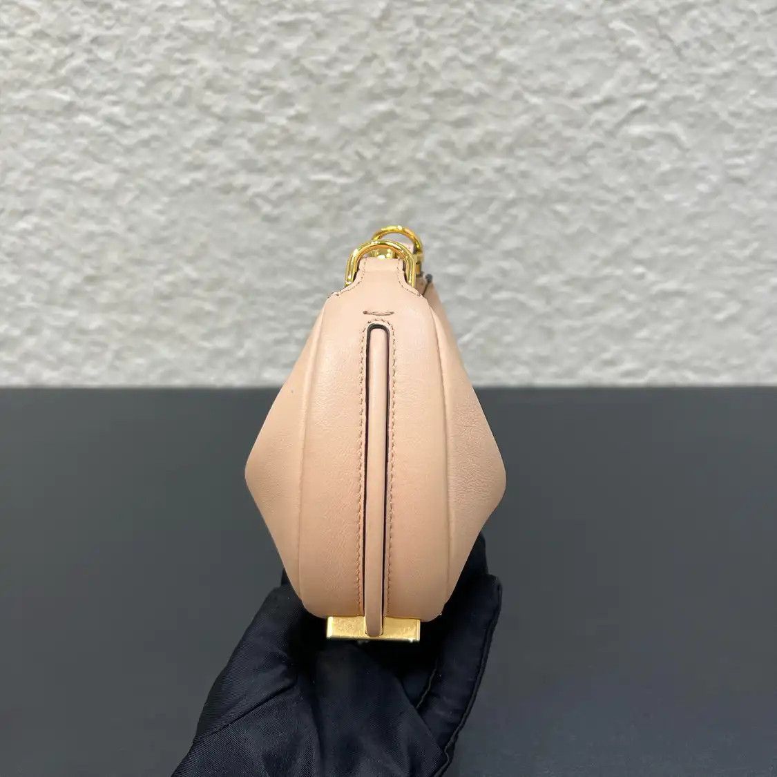 Fendi FENDI Fendigraphy mini milk tea cowhide leather clutch Size ONE SIZE - 2 Thumbnail
