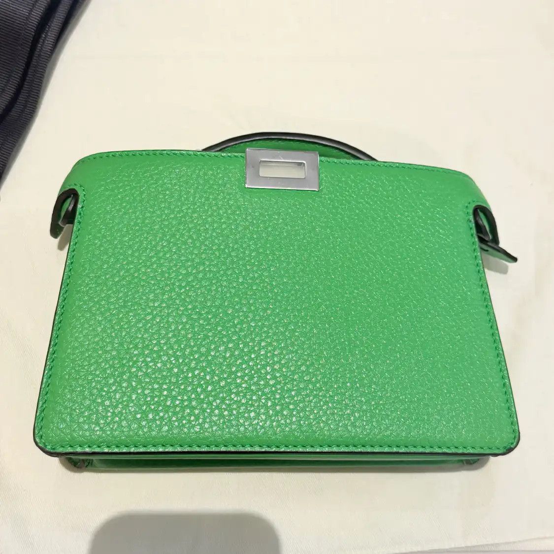Fendi FENDI Peekaboo Essential Small green cowhide leather crossbody bag silver hardwa Size ONE SIZE - 2 Thumbnail