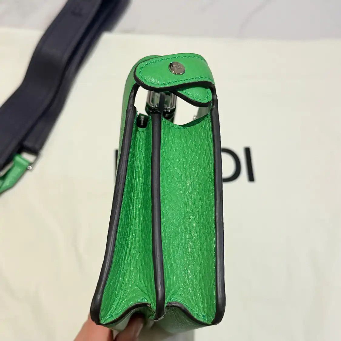 Fendi FENDI Peekaboo Essential Small green cowhide leather crossbody bag silver hardwa Size ONE SIZE - 7 Thumbnail