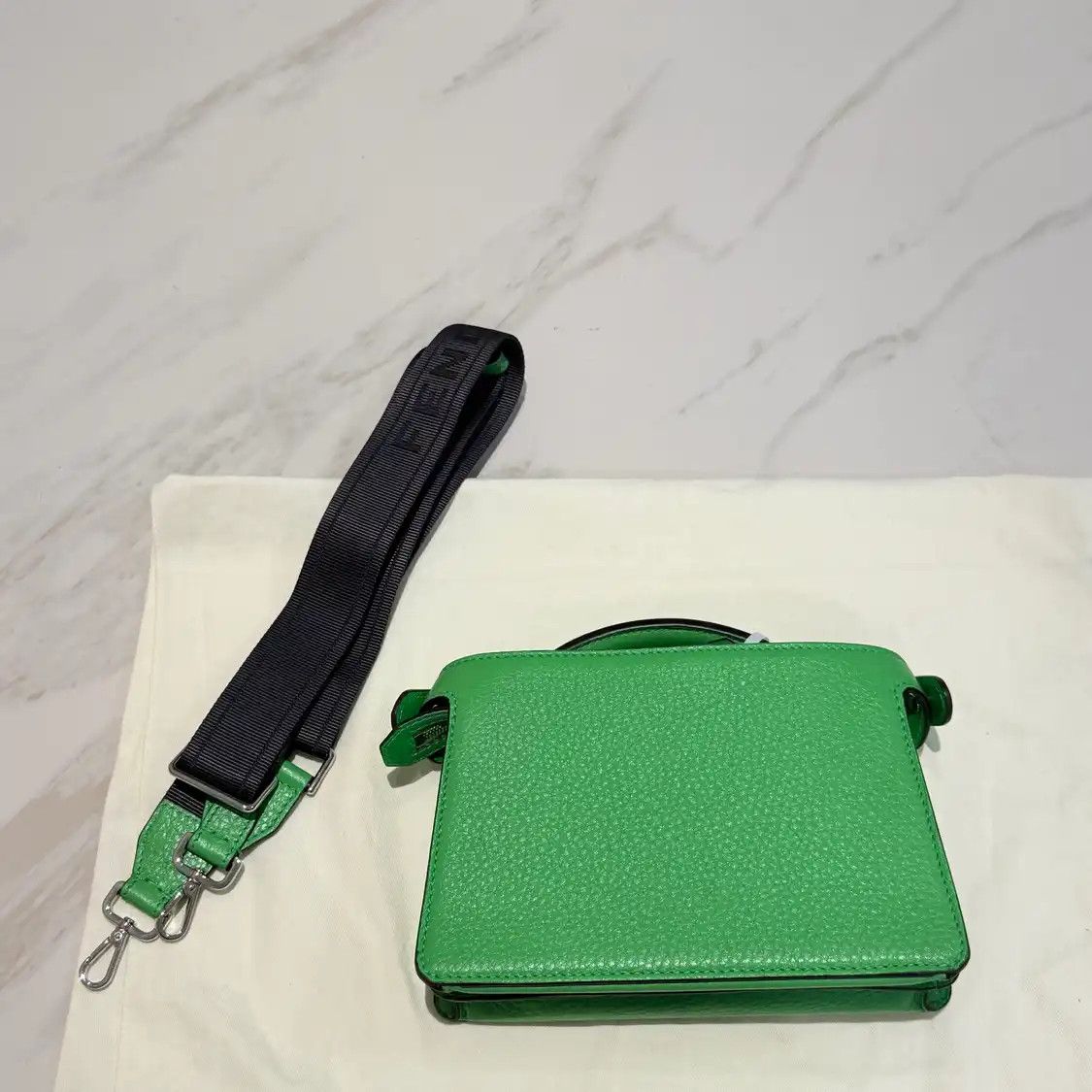 Fendi FENDI Peekaboo Essential Small green cowhide leather crossbody bag silver hardwa Size ONE SIZE - 5 Thumbnail