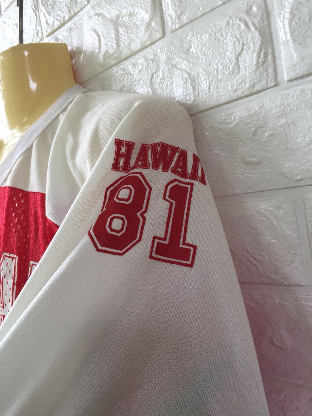 Vintage Vintage HAWAII 81 POLYTEES Raglan Tshirt Size US XL / EU 56 / 4 - 7 Thumbnail