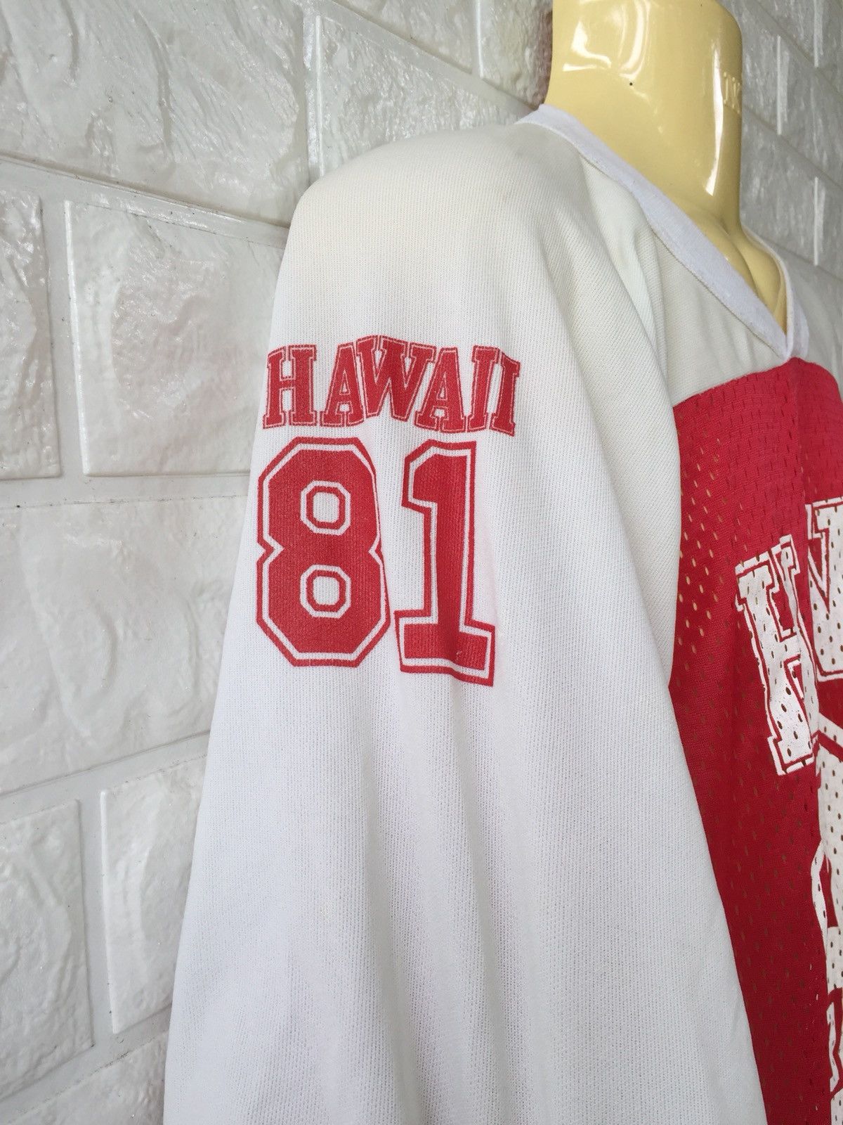 Vintage Vintage HAWAII 81 POLYTEES Raglan Tshirt Size US XL / EU 56 / 4 - 6 Thumbnail