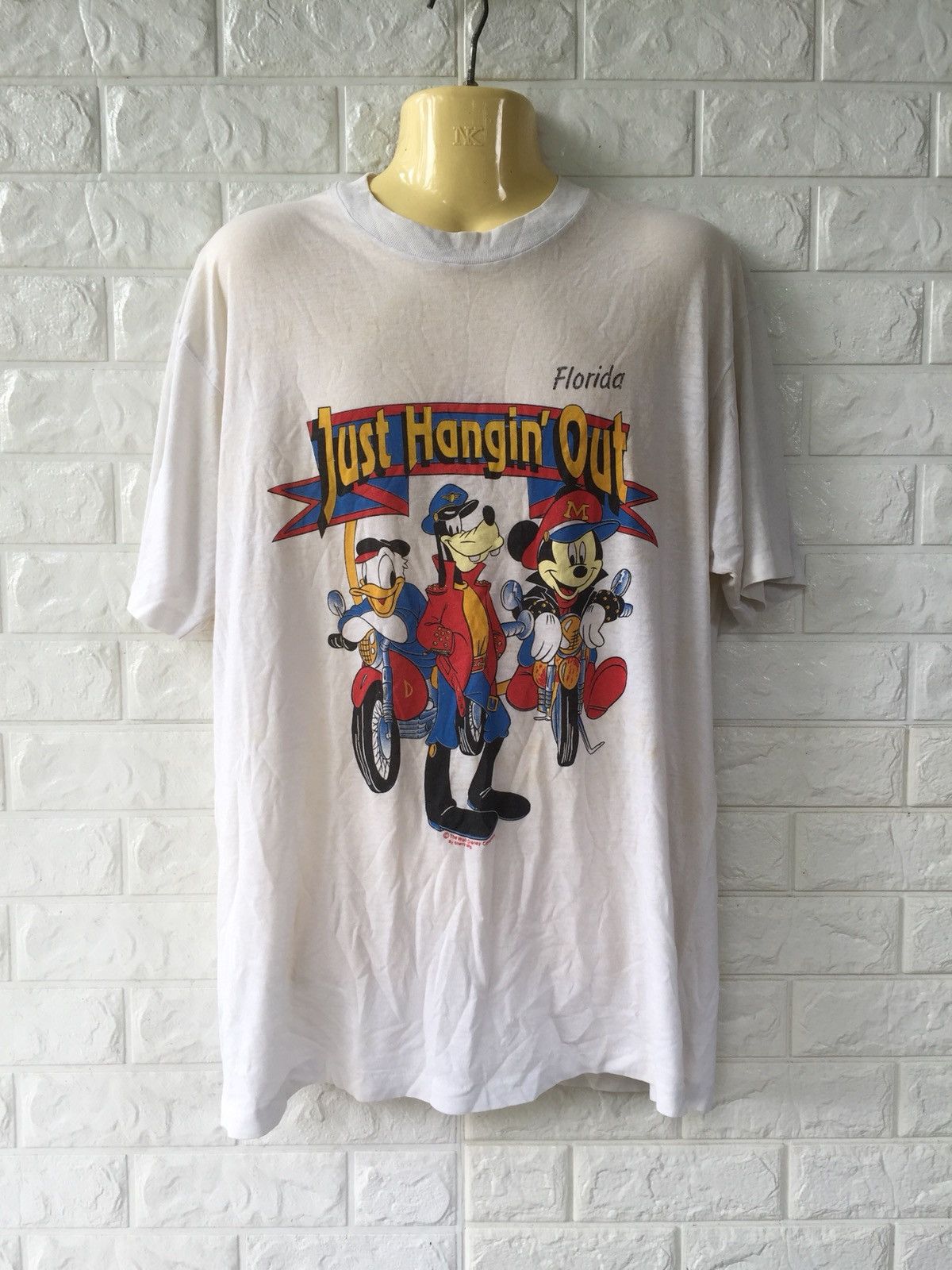 Disney × Vintage Vtg MICKEY MOUSE Just Hangin Out Florida Paperthin Tshirt Size US XL / EU 56 / 4 - 1 Thumbnail