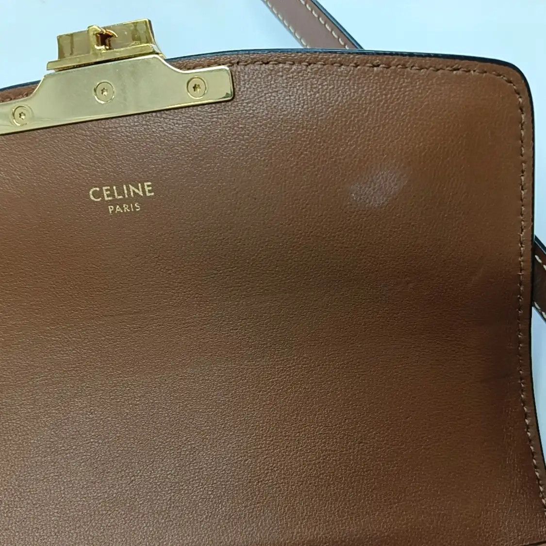 Celine CELINE TRIOMPHE Teen white coated canvas Triomphe shoulder bag gold hardware Size ONE SIZE - 10 Thumbnail