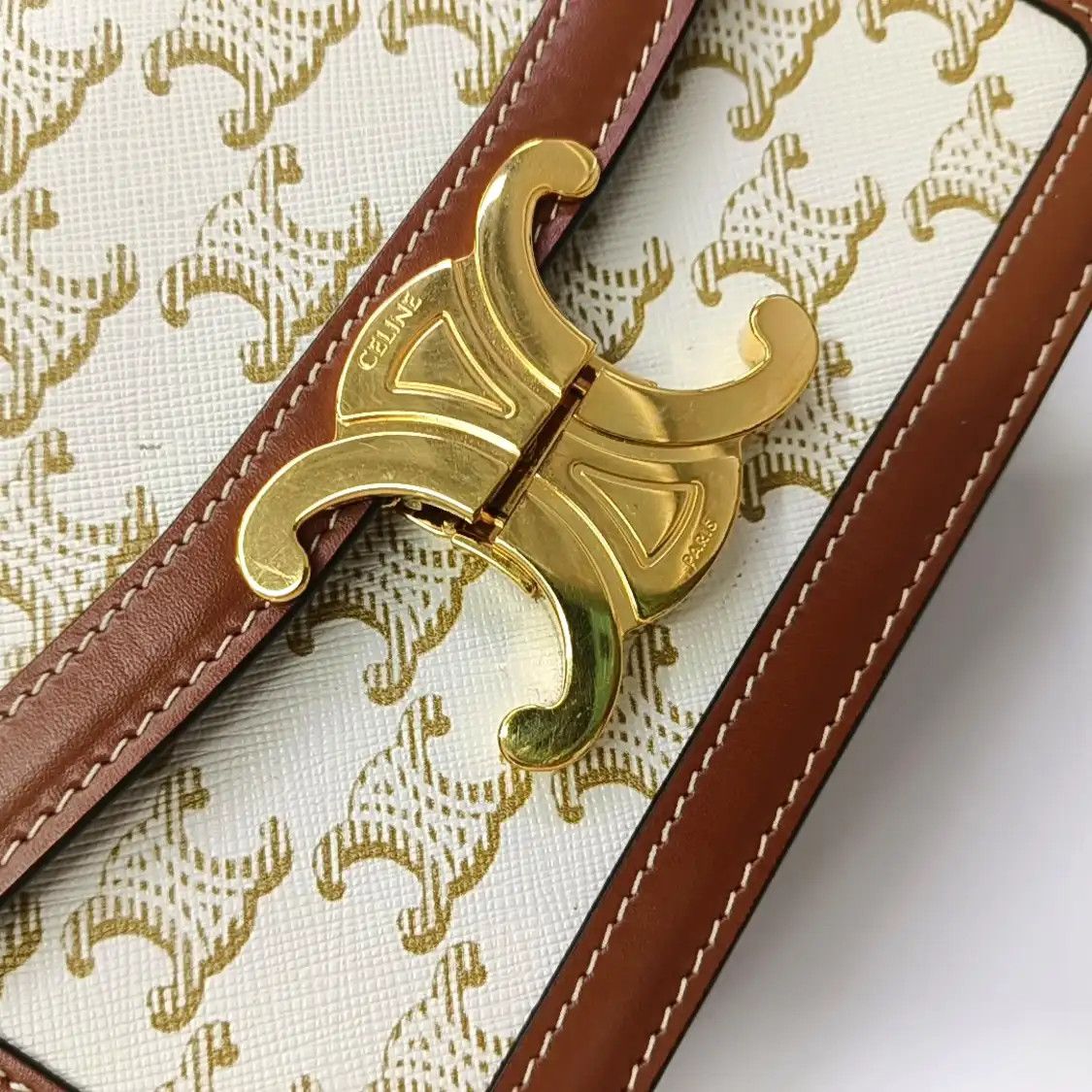 Celine CELINE TRIOMPHE Teen white coated canvas Triomphe shoulder bag gold hardware Size ONE SIZE - 9 Thumbnail