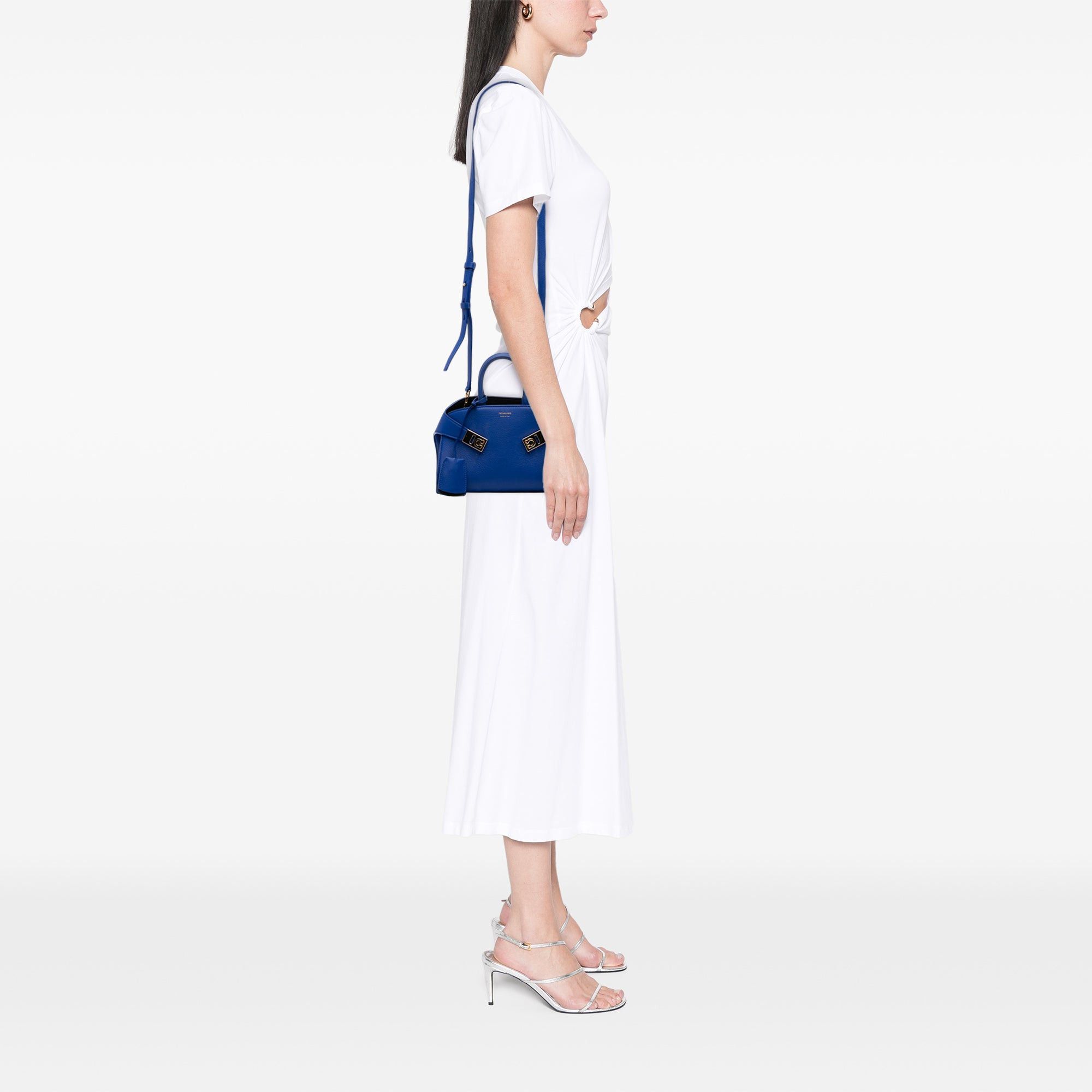 Salvatore Ferragamo Calfskin Hug Handbag XS Size ONE SIZE - 6 Thumbnail