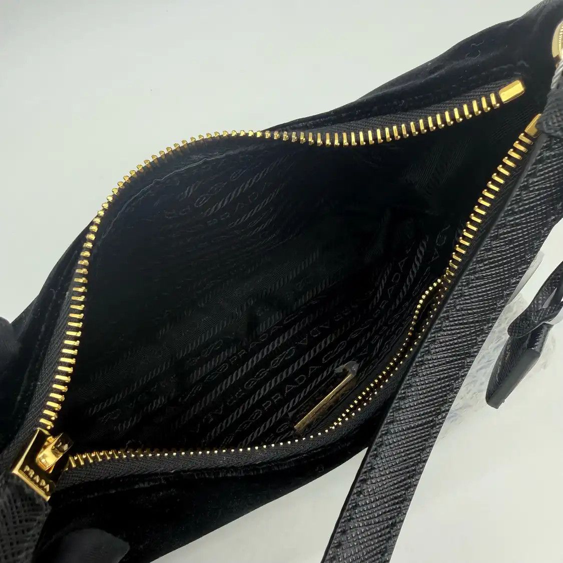 Prada PRADA Re-Edition mini black velvet logo shoulder bag Size ONE SIZE - 10 Thumbnail