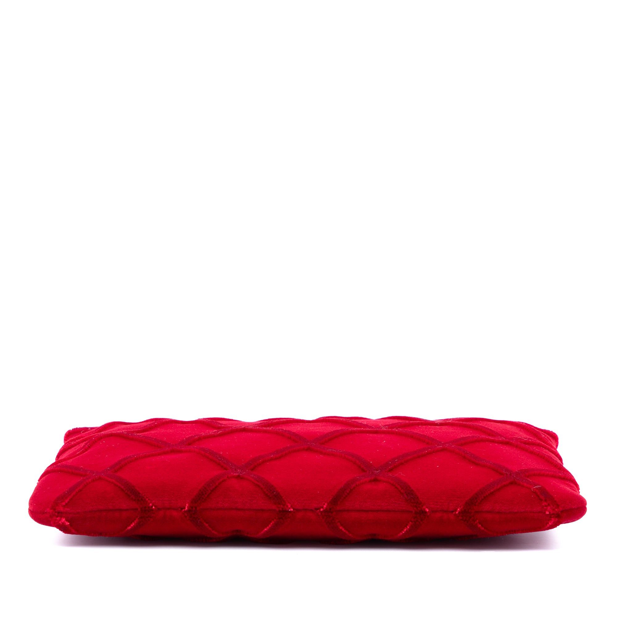 Chanel CC Quilted Velvet O Case Clutch Size ONE SIZE - 3 Thumbnail