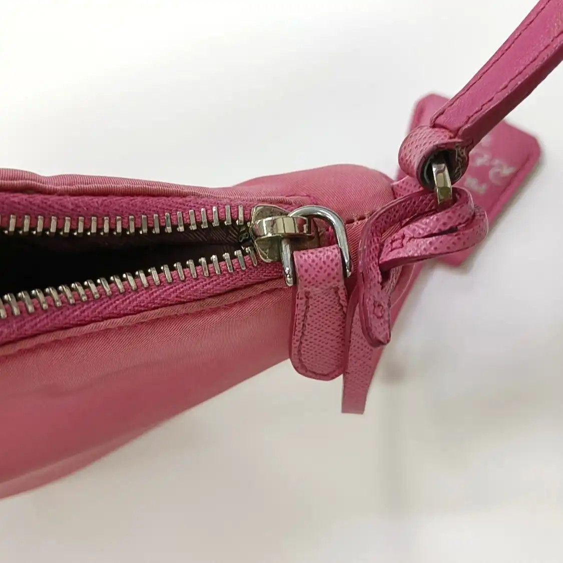 Prada PRADA Re-Edition 2005 mini pink nylon logo handbag shoulder bag silver hardware Size ONE SIZE - 16 Thumbnail