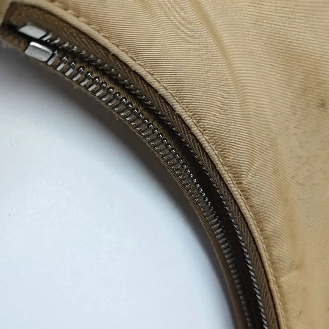 Prada PRADA Re-Edition 2005 khaki nylon logo shoulder bag crossbody bag silver hardwar Size ONE SIZE - 14 Thumbnail