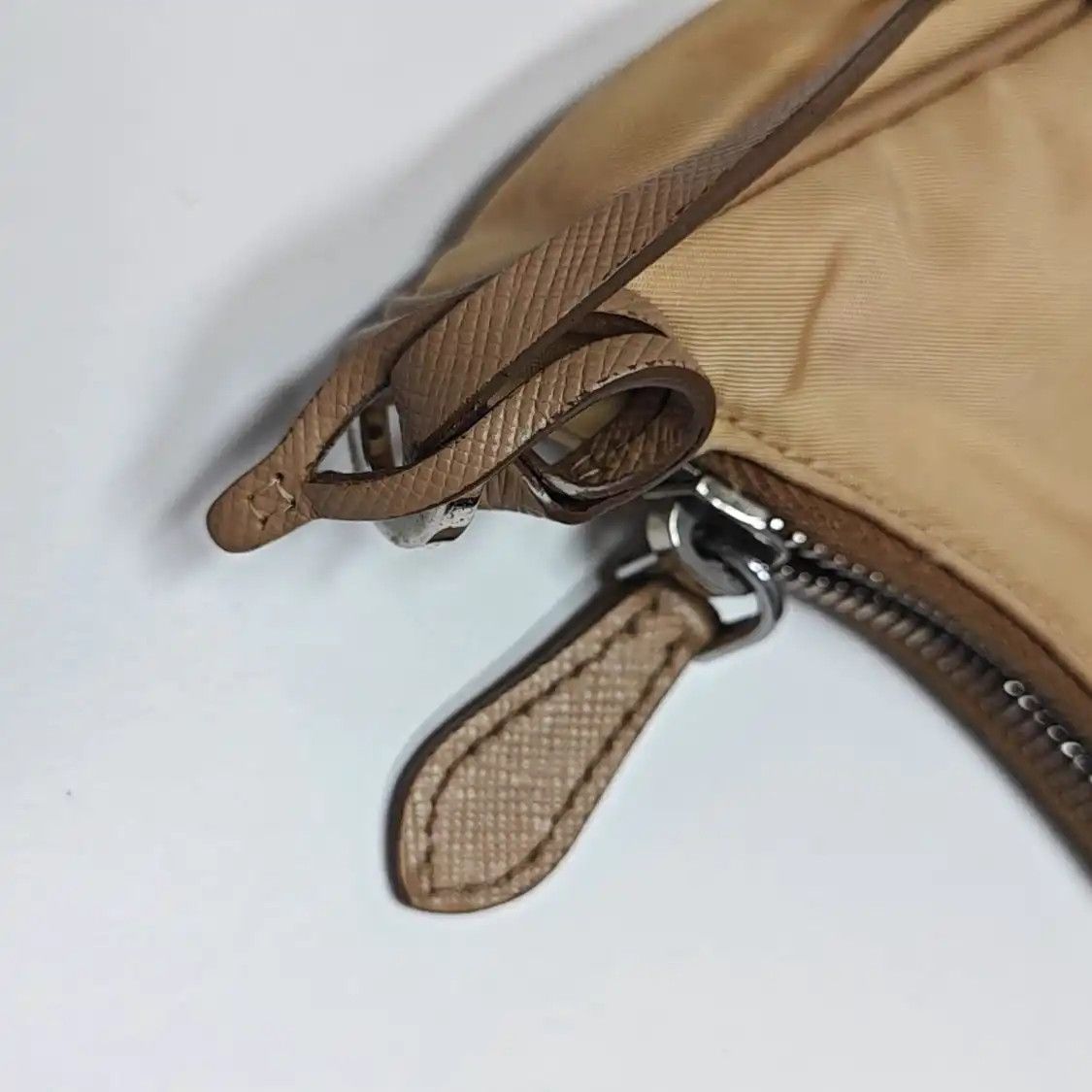 Prada PRADA Re-Edition 2005 khaki nylon logo shoulder bag crossbody bag silver hardwar Size ONE SIZE - 16 Thumbnail