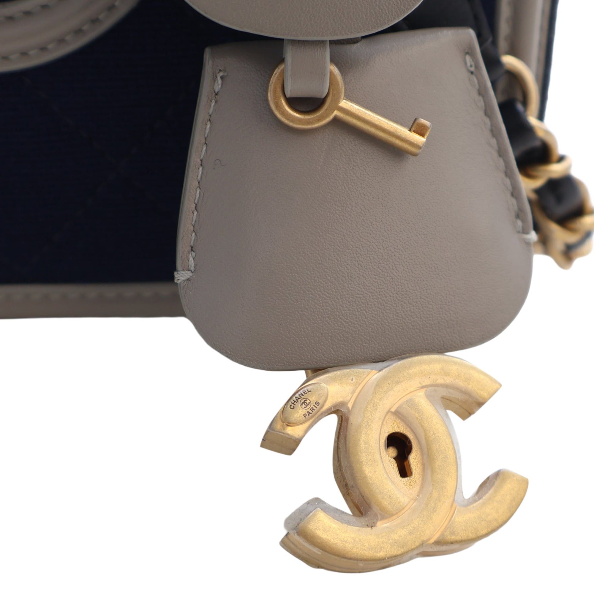 Chanel Tricolor Jersey CC Filigree Vanity Case Size ONE SIZE - 10 Thumbnail