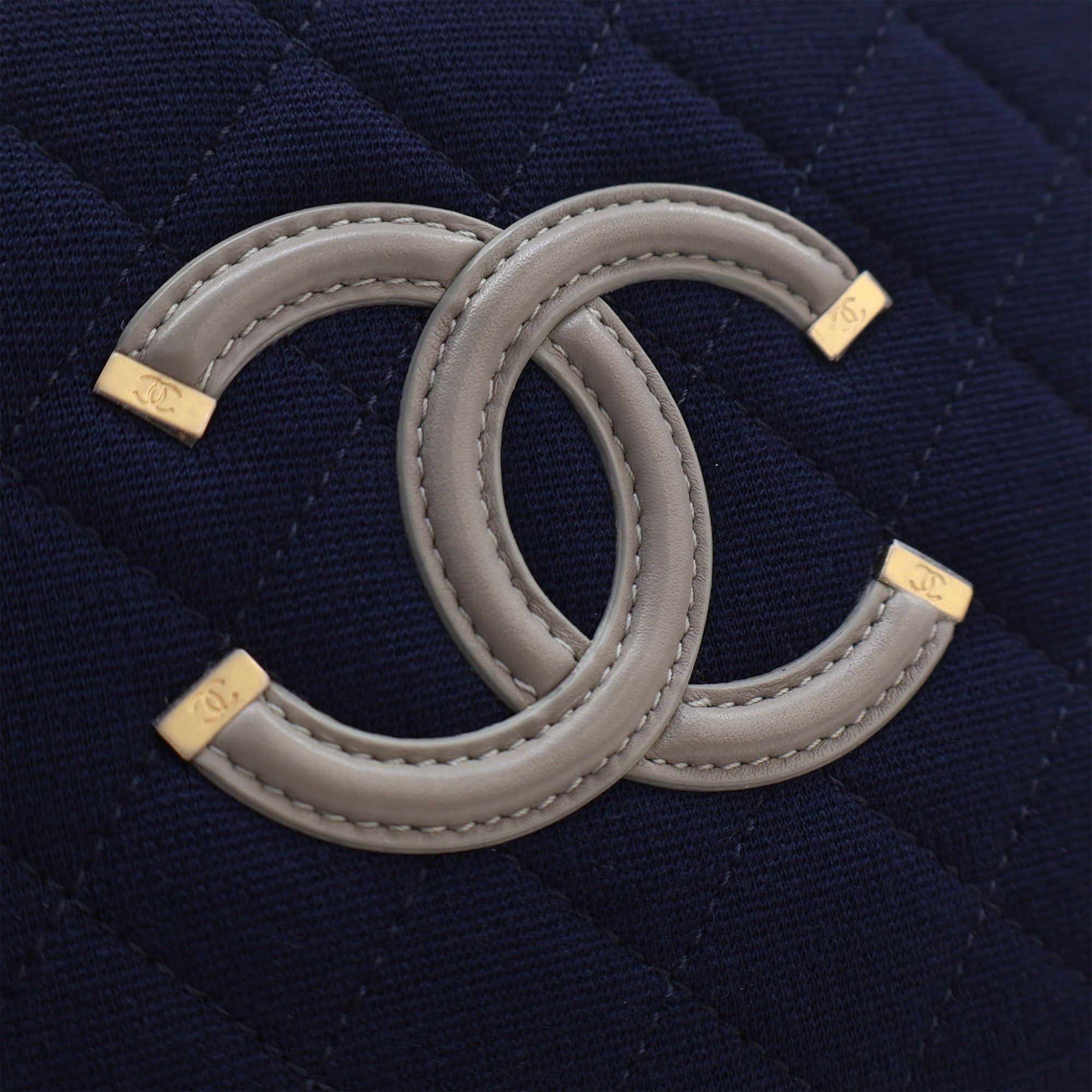 Chanel Tricolor Jersey CC Filigree Vanity Case Size ONE SIZE - 7 Thumbnail