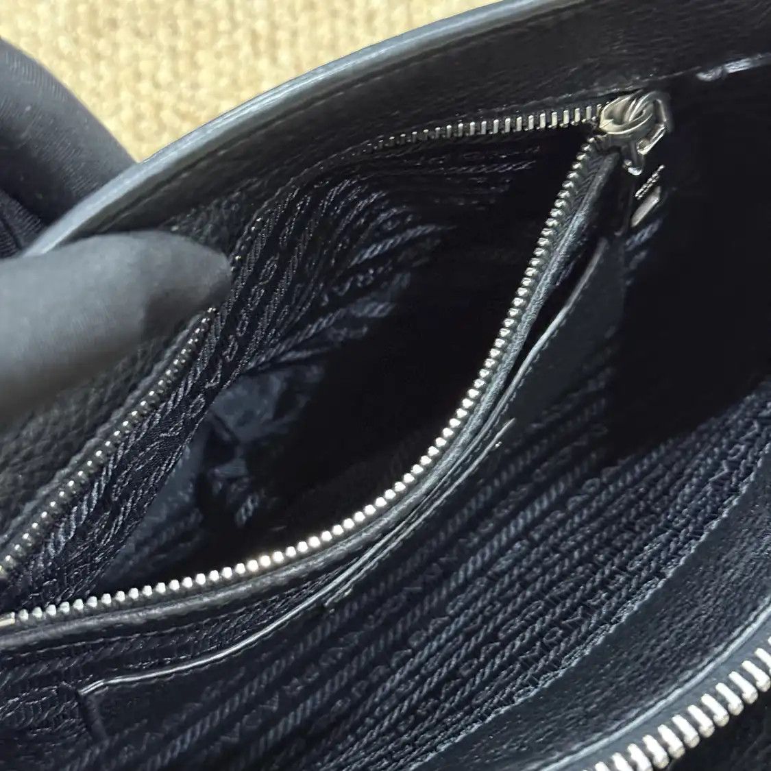 Prada PRADA Vitello black cowhide leather logo crossbody bag detachable strap Size ONE SIZE - 10 Thumbnail