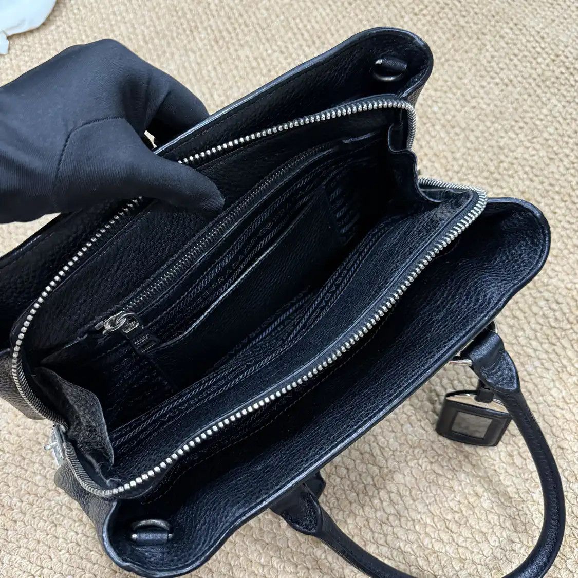Prada PRADA Vitello black cowhide leather logo crossbody bag detachable strap Size ONE SIZE - 9 Thumbnail