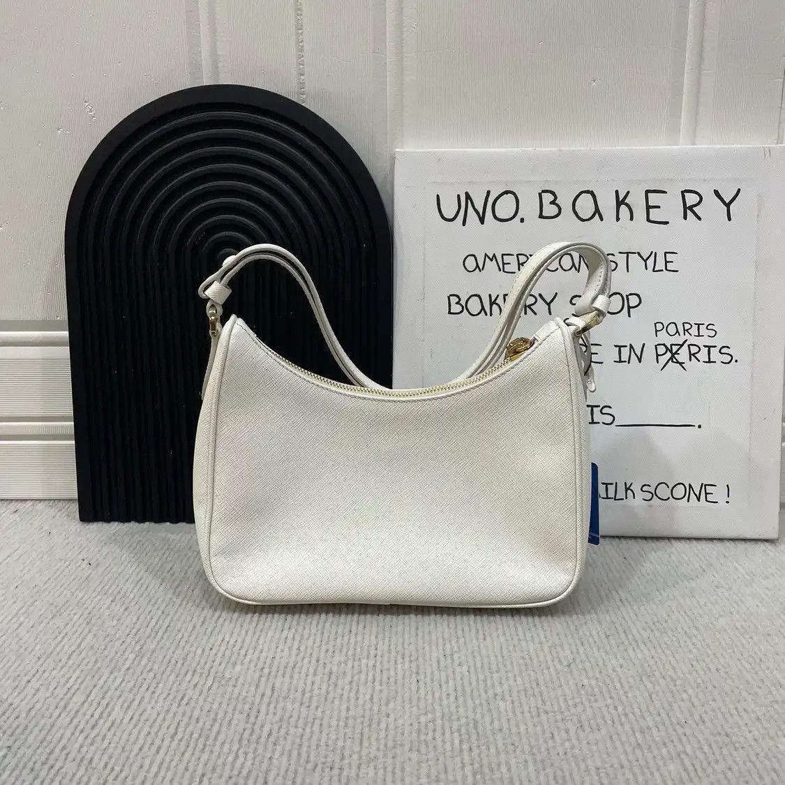 Prada PRADA Re-Edition 2005 white cowhide leather logo cross pattern shoulder bag Size ONE SIZE - 2 Thumbnail