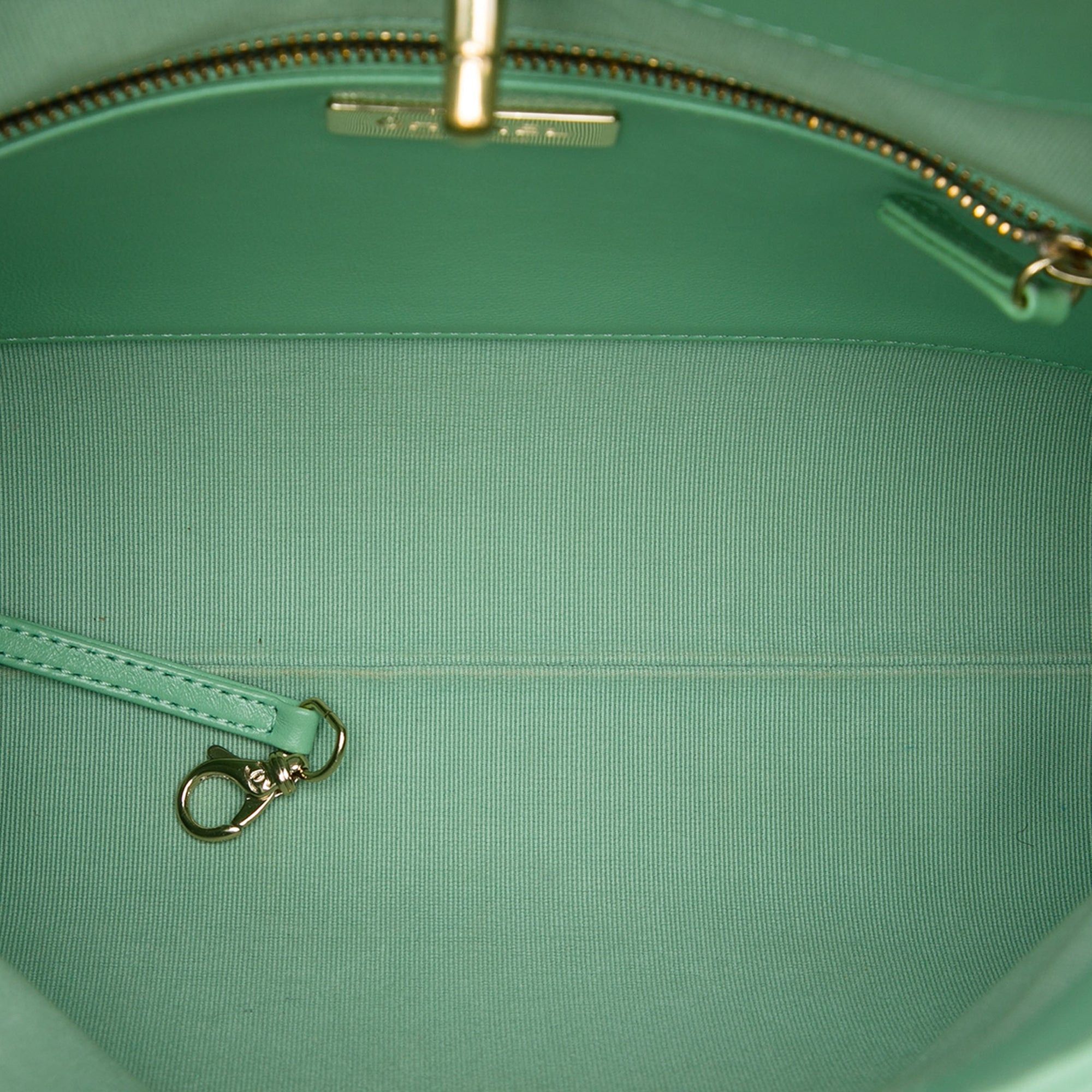 Chanel Quilted Shiny Lambskin 31 Shopping Bag Size ONE SIZE - 4 Thumbnail