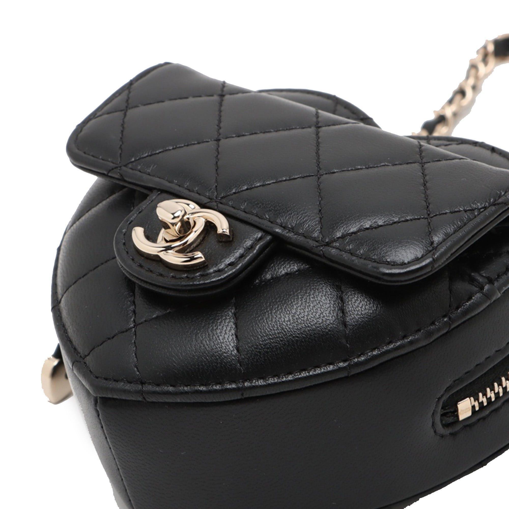 Chanel Lambskin CC in Love Heart Belt Bag Size ONE SIZE - 8 Thumbnail